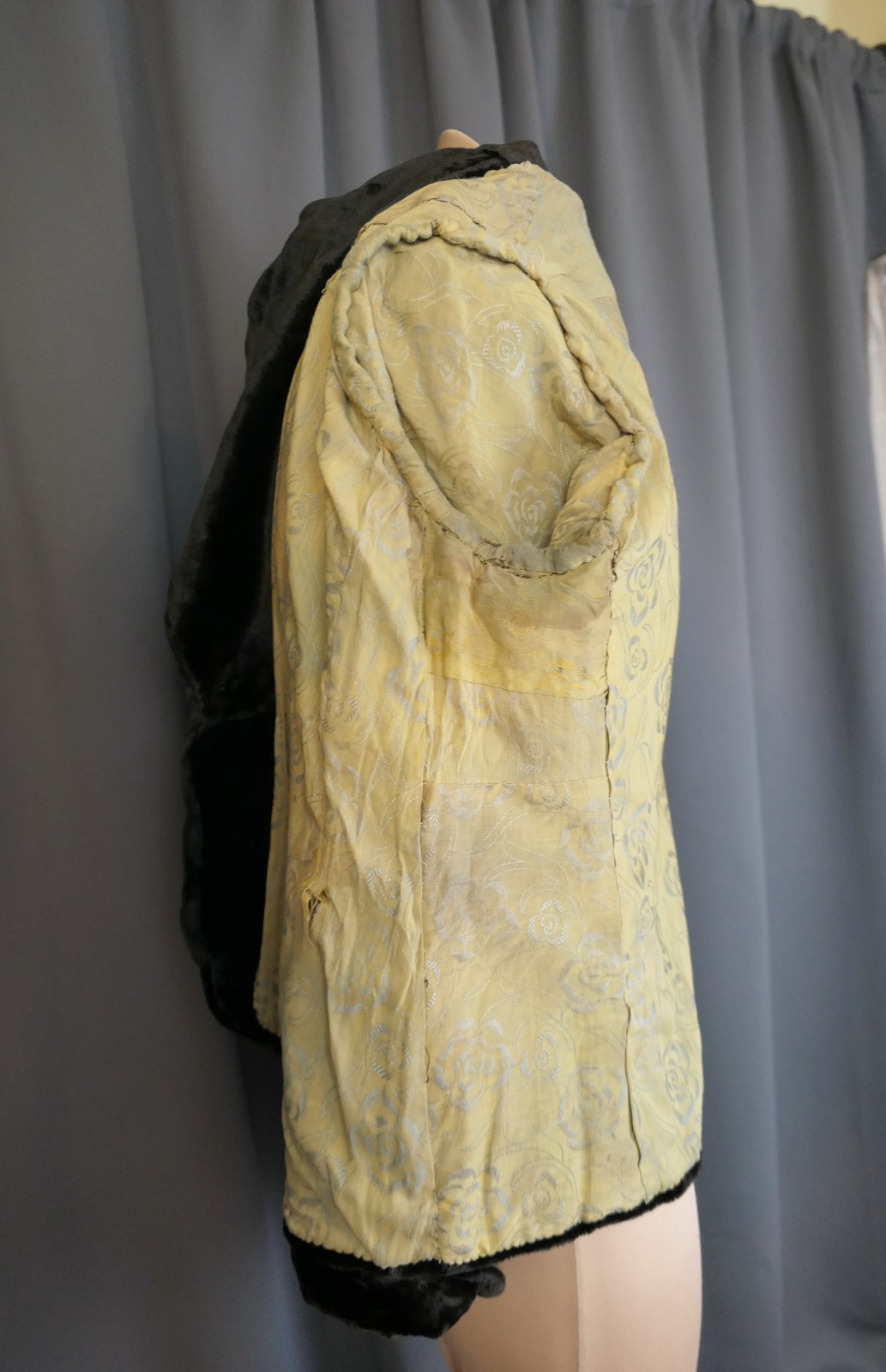 Antique Black Thick Velvet Coat 1800s 1900s, fits 38 inch bust Victorian Jacket