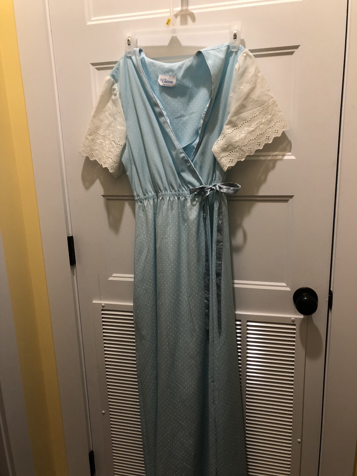 Vintage It’s A Charm Short Sleeve Blue Dot Robe With Eyelet Sleeves M