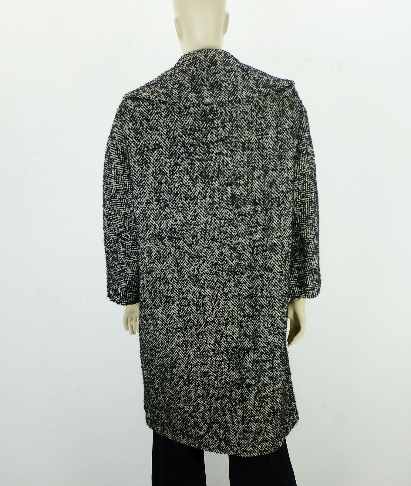 1950s true vintage COAT size 38/40 herringbone tweed large collar large buttons