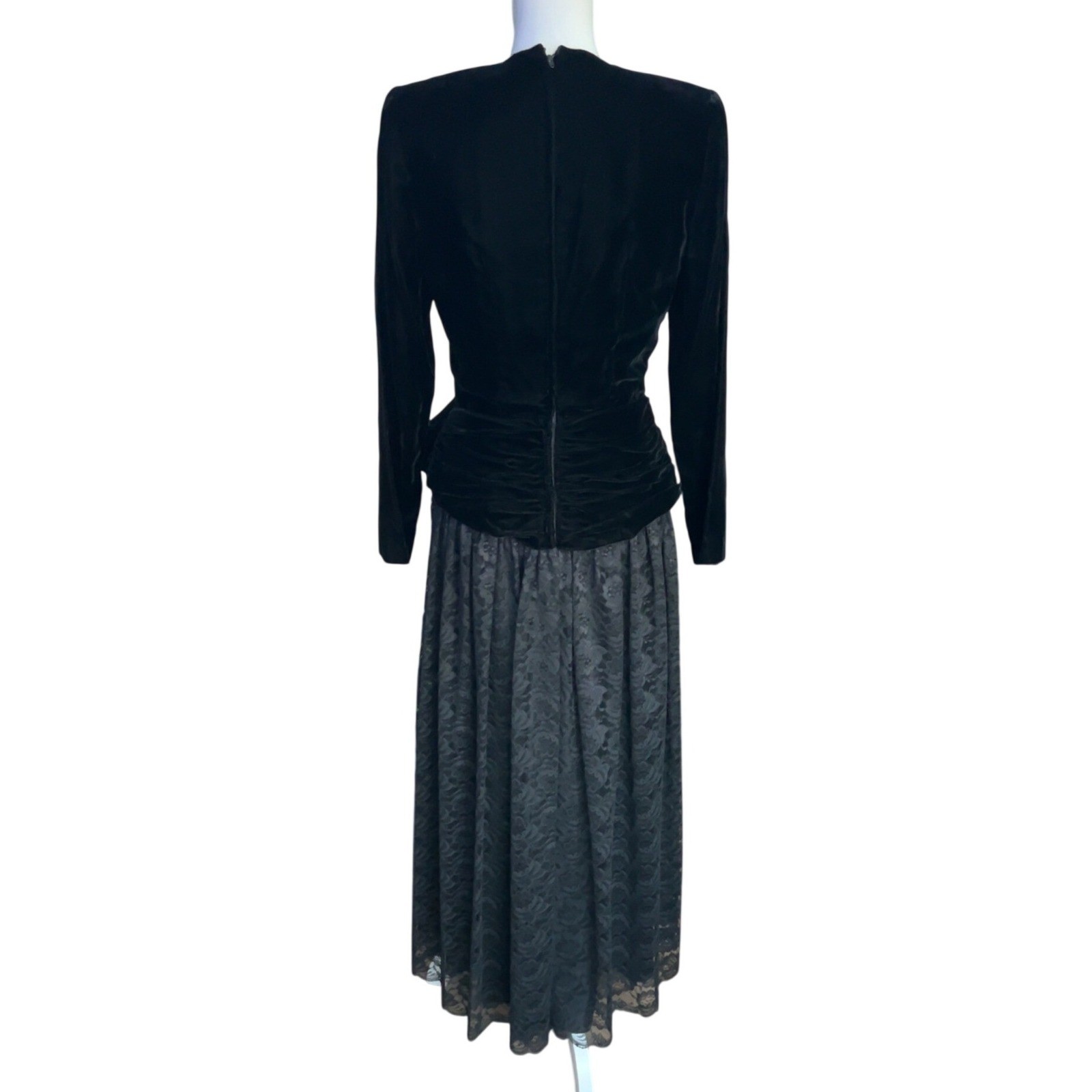Vintage NUIT velvet and lace formal dress w bow SZ: 2 (approx SEE MEASUREMENTS)