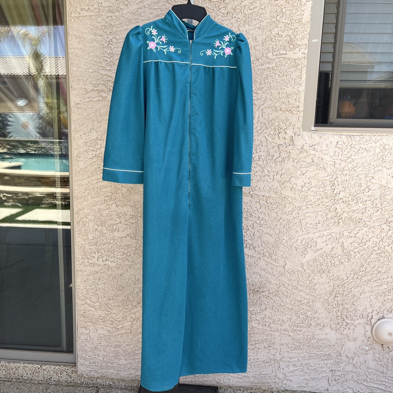 VINTAGE One Size House Coat Robe Half Zip Robe Pockets Teal with Flowers
