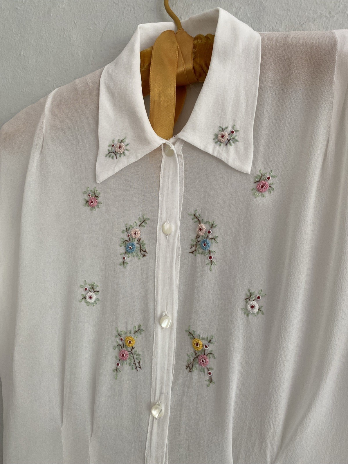 Vintage 30s 40s White Rayon Crepe Collared Blouse Floral Embroidered Top sz XS S