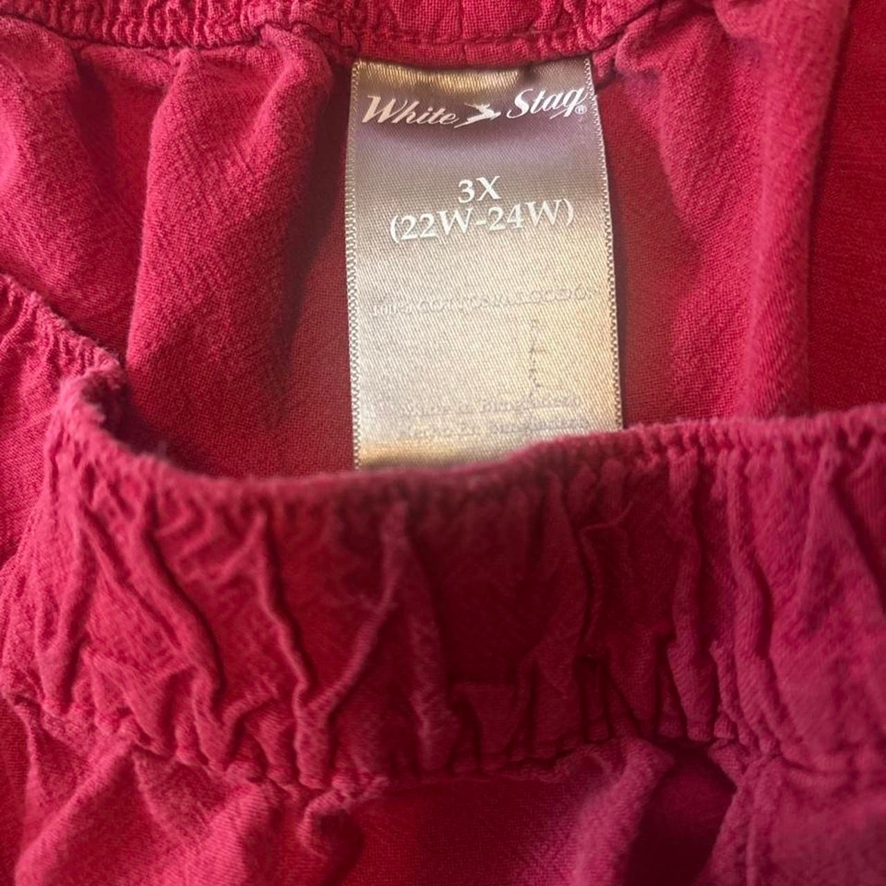 Vintage White Stag red pull-on capri pants in a lightweight cotton blend