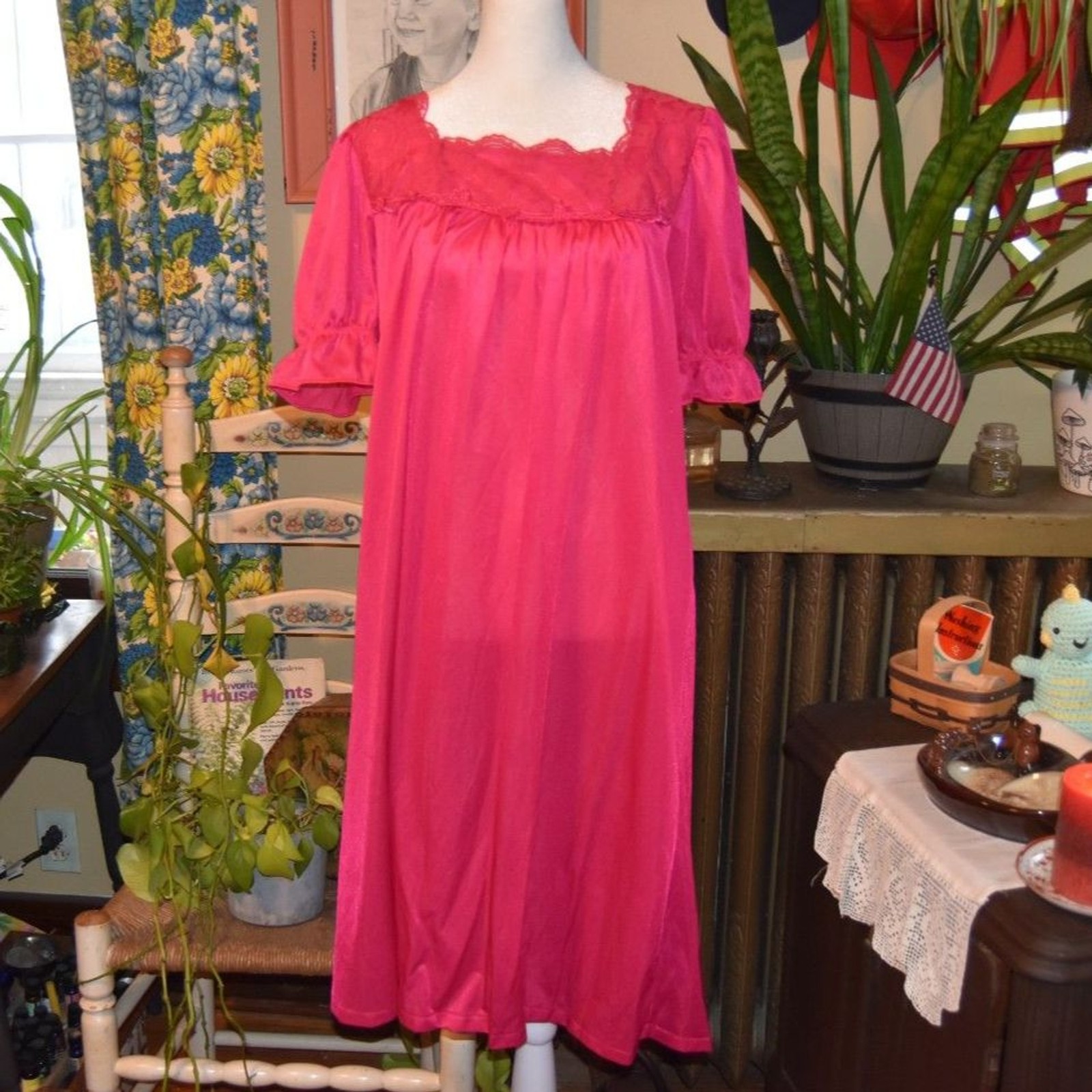 Vintage 70s Carriage Court Nylon Tricot Nightgown Fuchsia Pink Lace Yoke Small