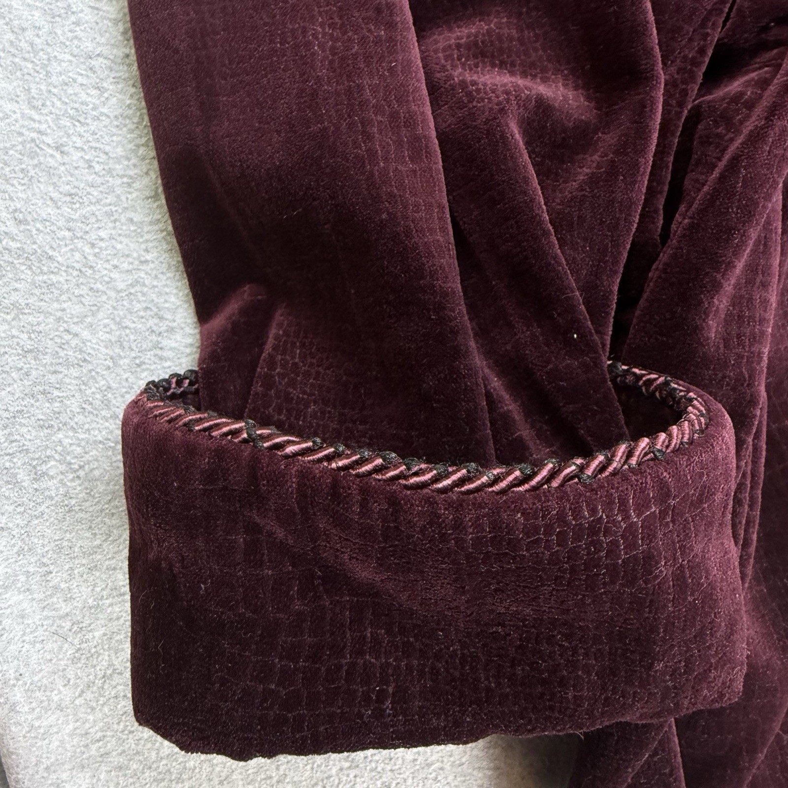 Diamond Tea Velvet Velour Robe Sz Medium Women’s Burgundy Corded Trim Long VTG