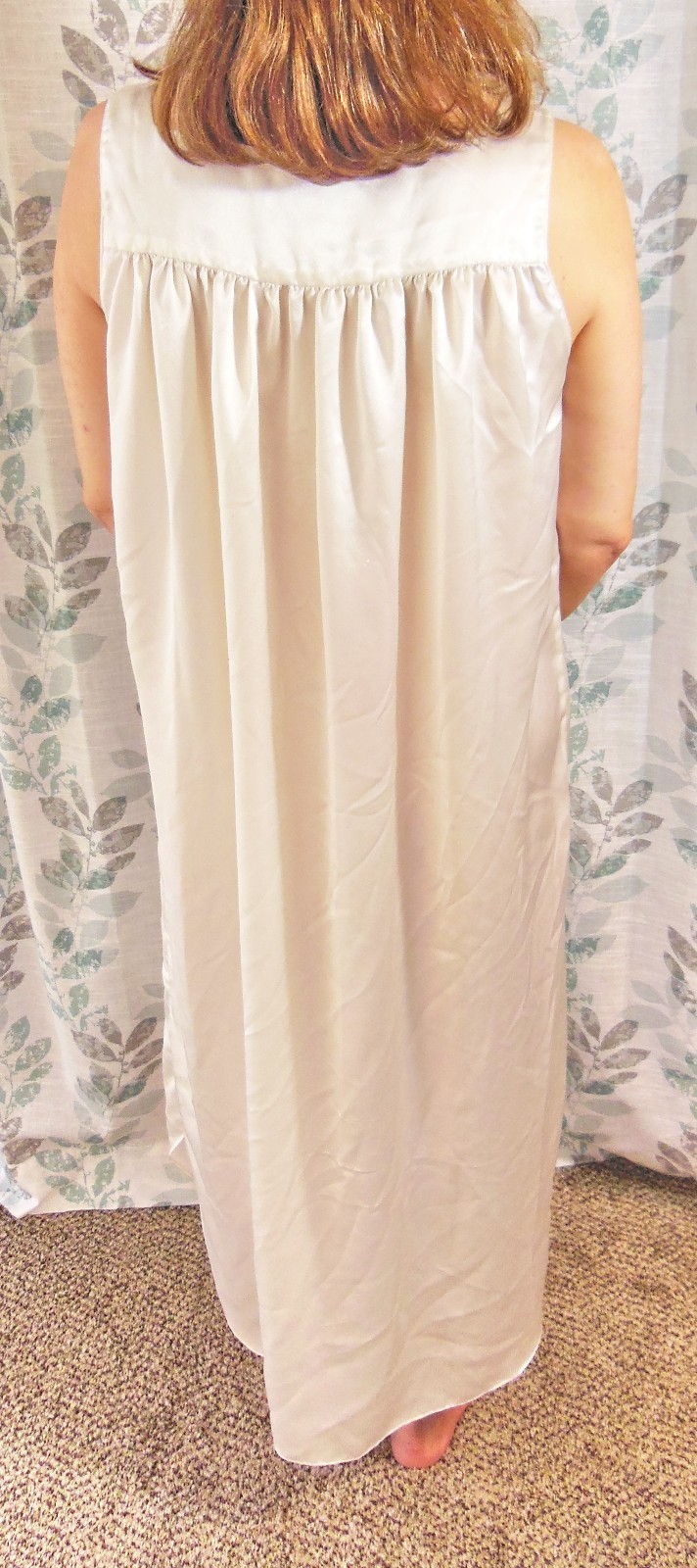GRACIE BISHOP LACY CREAMY WHITE SATIN BUTTONED COLLAR LONG NIGHTGOWN M L EUC