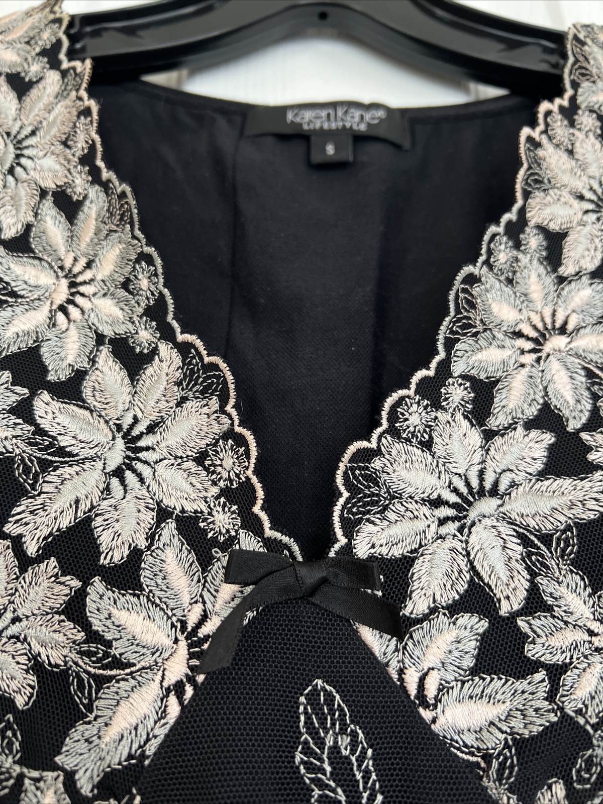 Vintage Karen Kane Slip On Black With Pink Florets Embroidery Short Top XS/S
