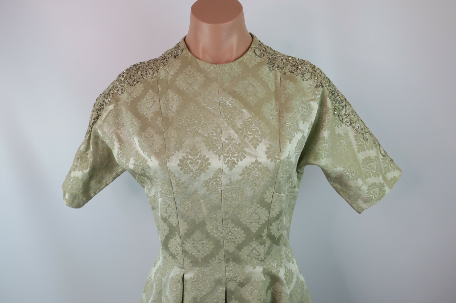 True VTG 50s Hostess Pleated Full Skirt Dress Parade NY Gold Metallic Paisley M