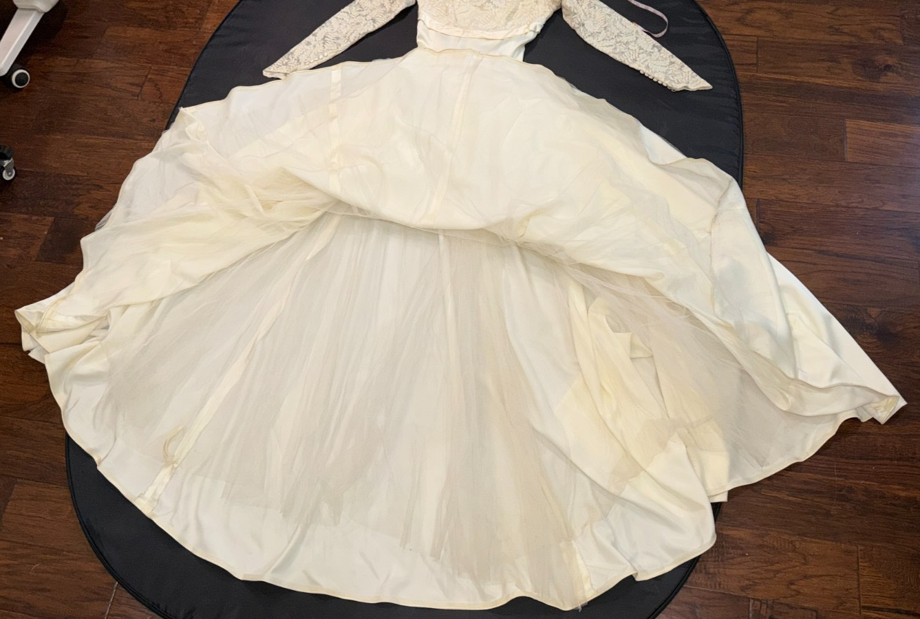 Vintage 1950s Ivory Silk Lace Off-White Wedding Dress XS XXS Long Sleeve Bridal
