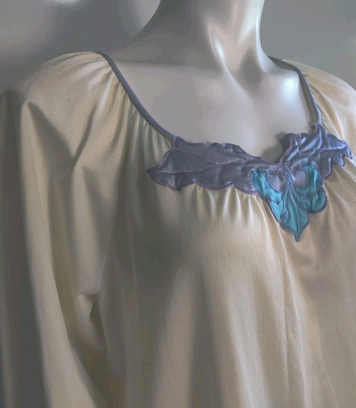Vintage 1980’s Vanity Fair Nightgown Full Length Nightgown Med Art Deco *Read