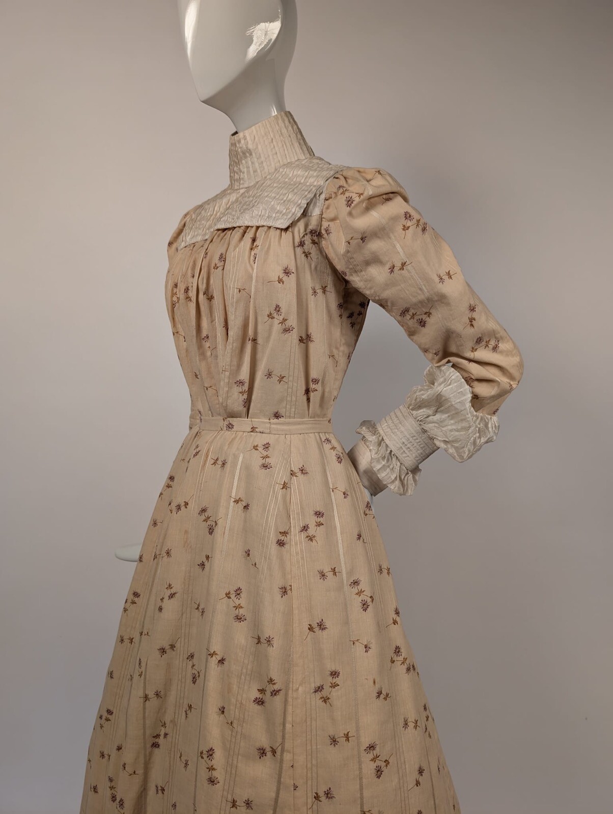EARLY EDWARDIAN FLORAL PRINT BLONDE WOOL DRESS W SNOW WHITE SILK DE CHINE