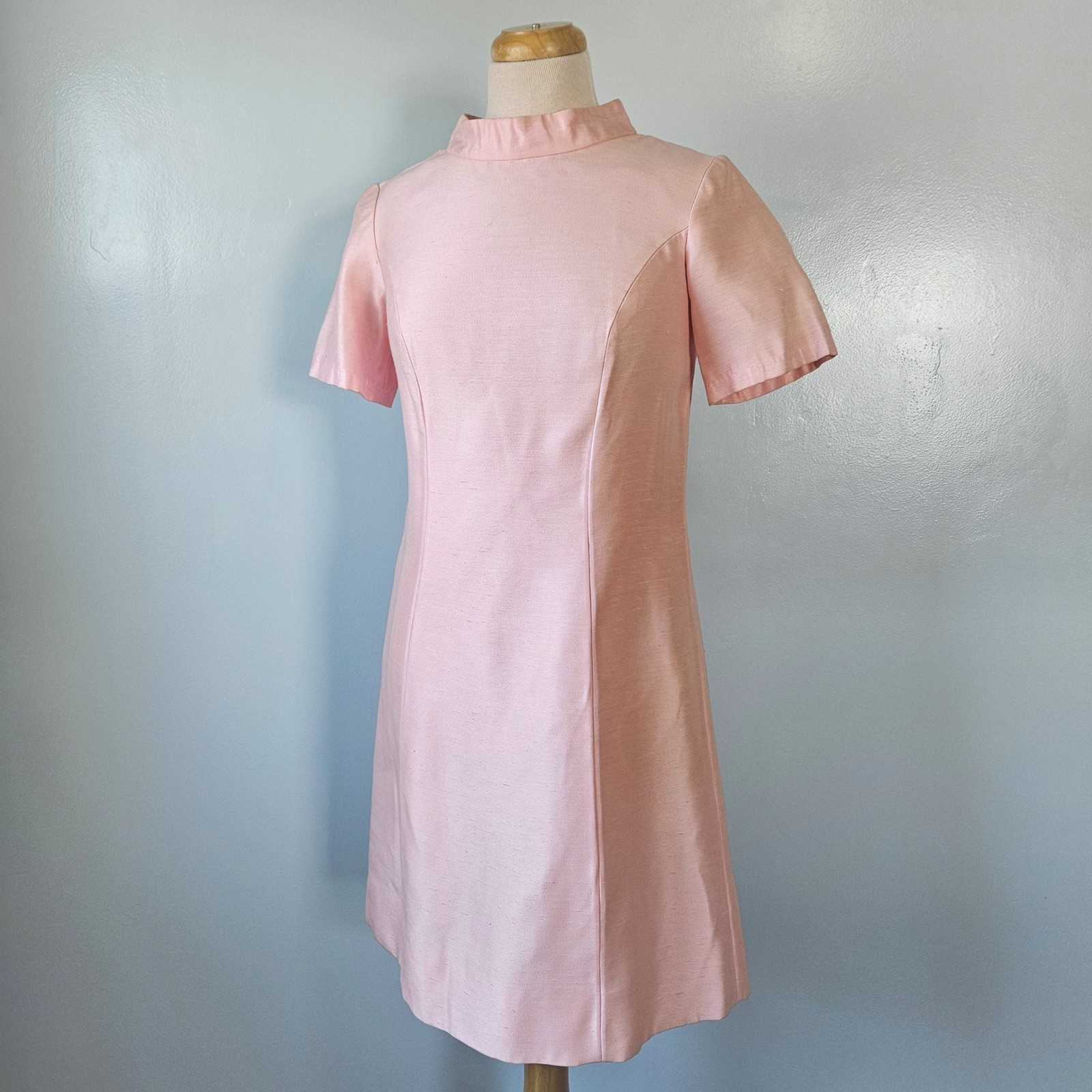 Vintage 60s Pink Raw Silk Mock Neck Shift Dress Short Sleeve Metal Zip Mod Retro