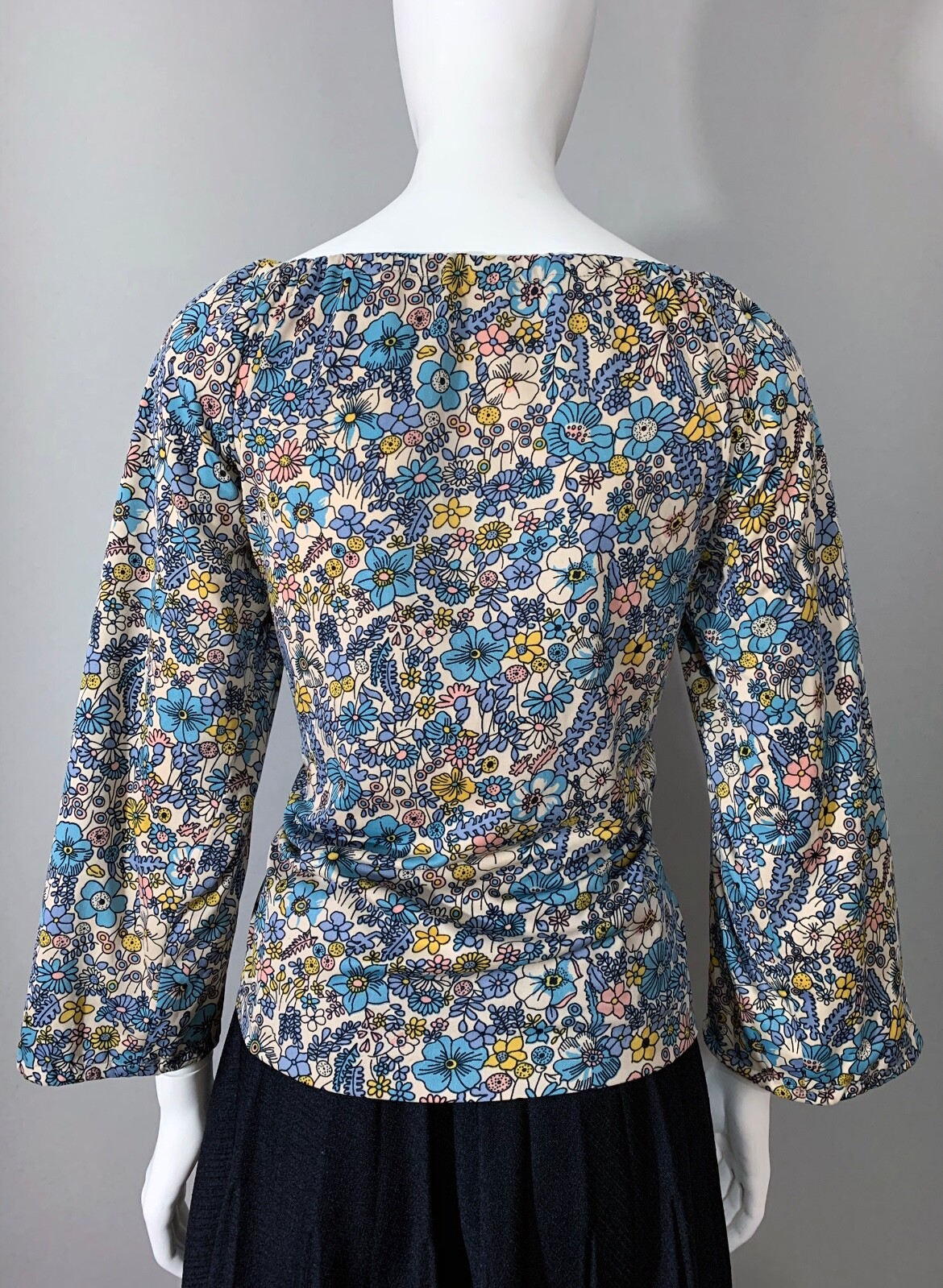 1970s Women’s „The House of Nu Mode” Floral Print Drawstring Top
