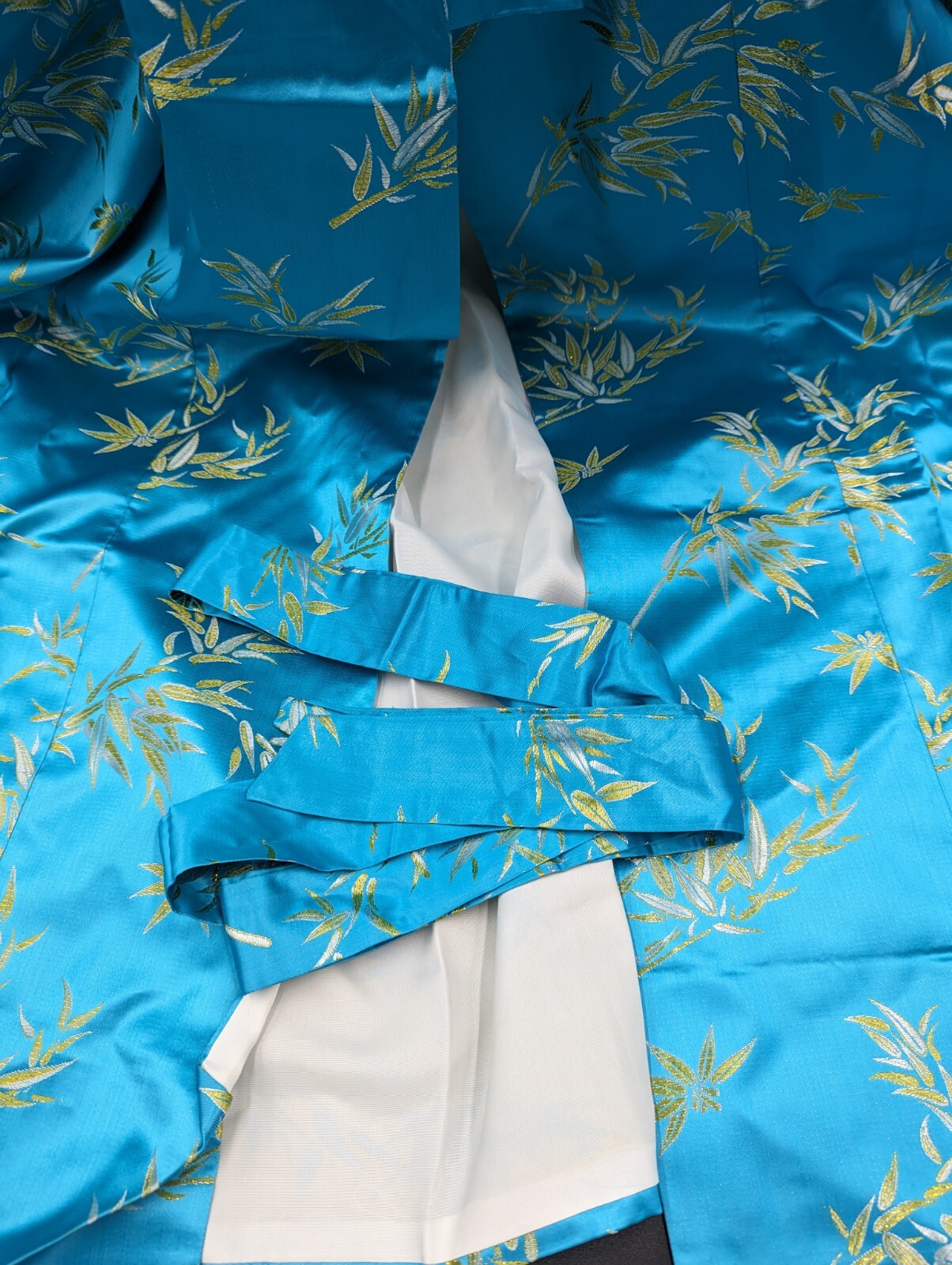 Vintage Joli Blue Silk Kimono w/ Embroidery Made in Japan size Small