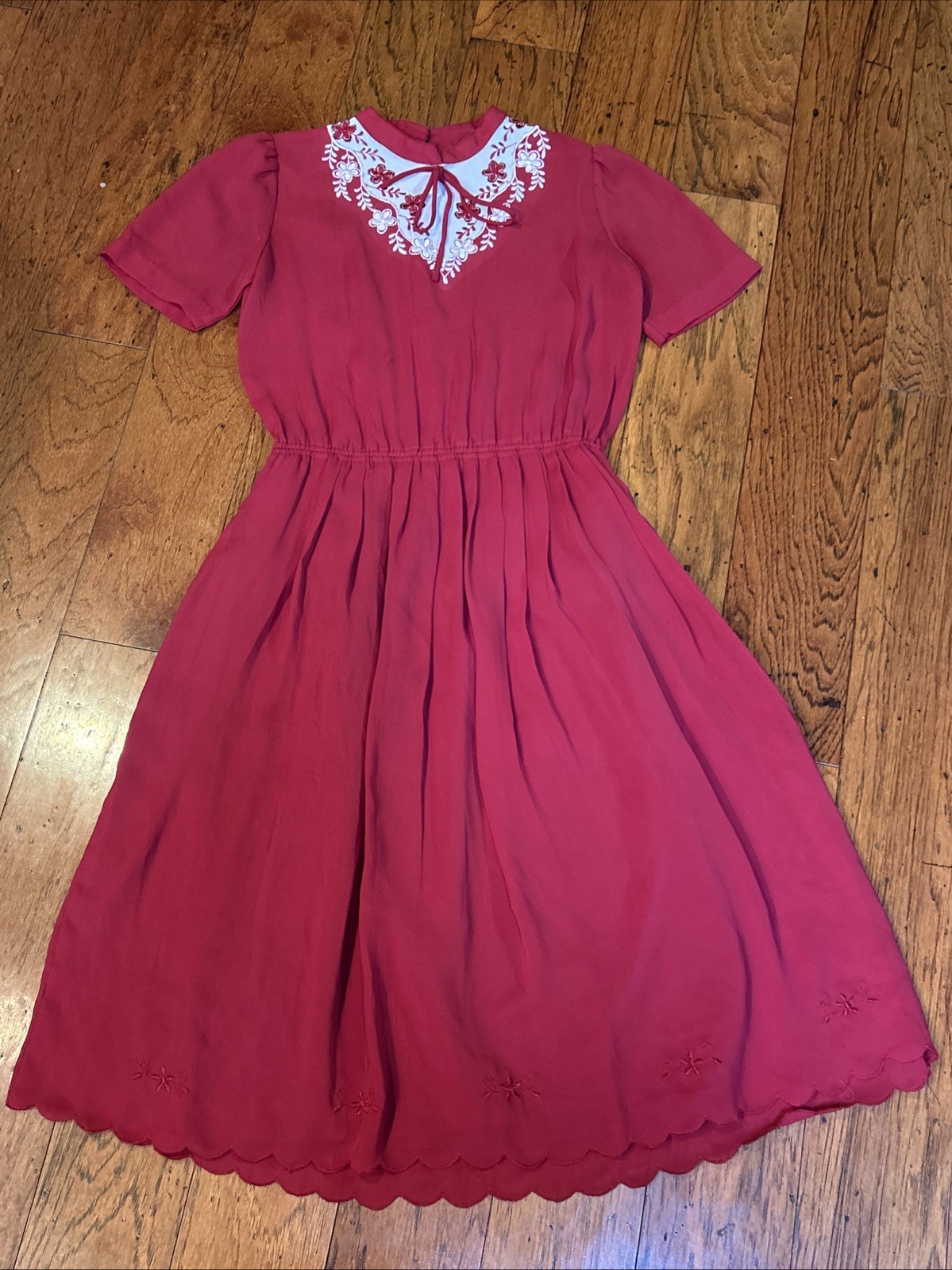Vintage Women’s Dark Red Elastic Waist Shirt Sleeve Dress Embroidered Flowers