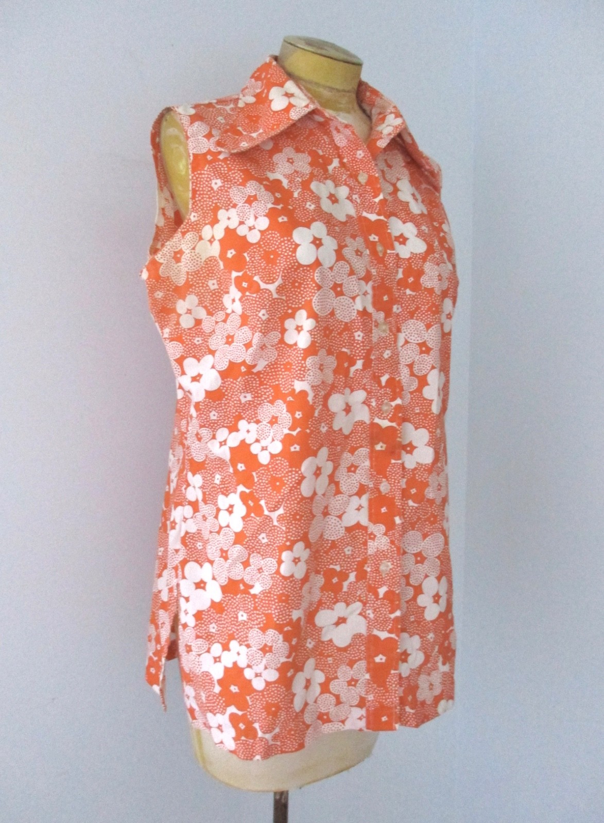 Vtg 60s 70s orange pop art flowers button shell top blouse dagger collar 40