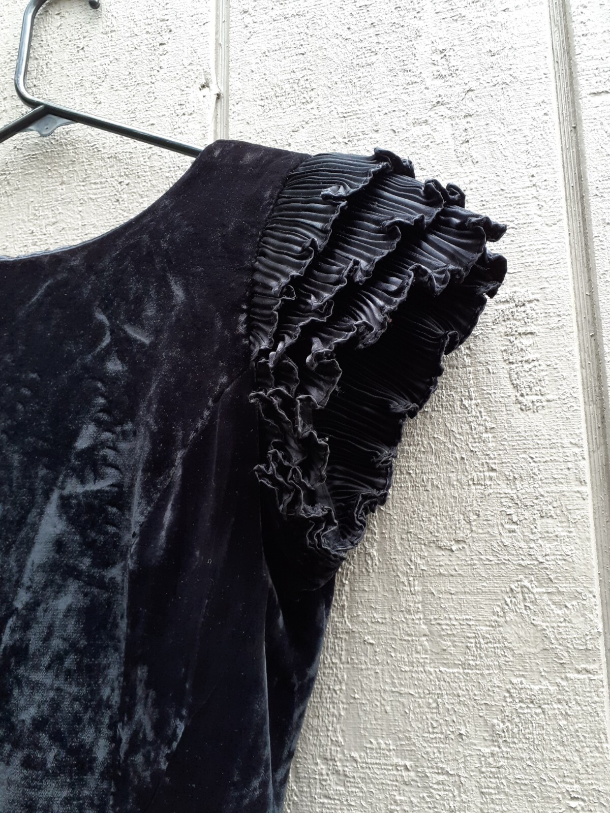 Vtg Nu-Mode Toronto Black Velvet Mini Dress Deep V Back Shoulder Pads XS Ruffled
