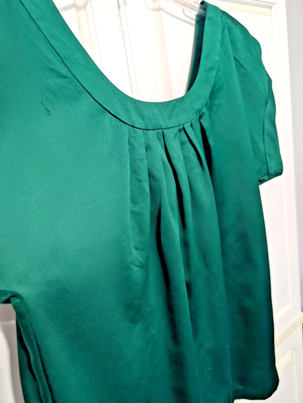 Banana Republic Top Blouse Shirt Large Emerald Green Satin Cap Sleeve Tie Bow