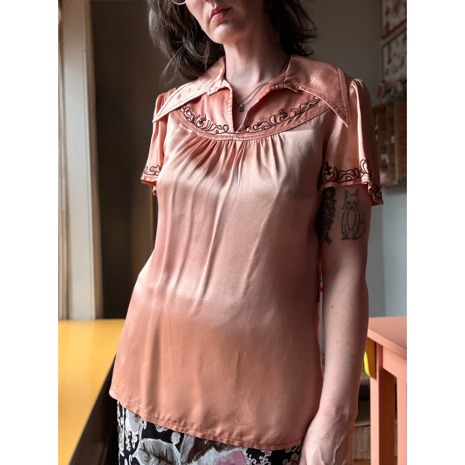Vintage 70s Apricot Embroidered Top | Dagger Collar Flutter Sleeve | M