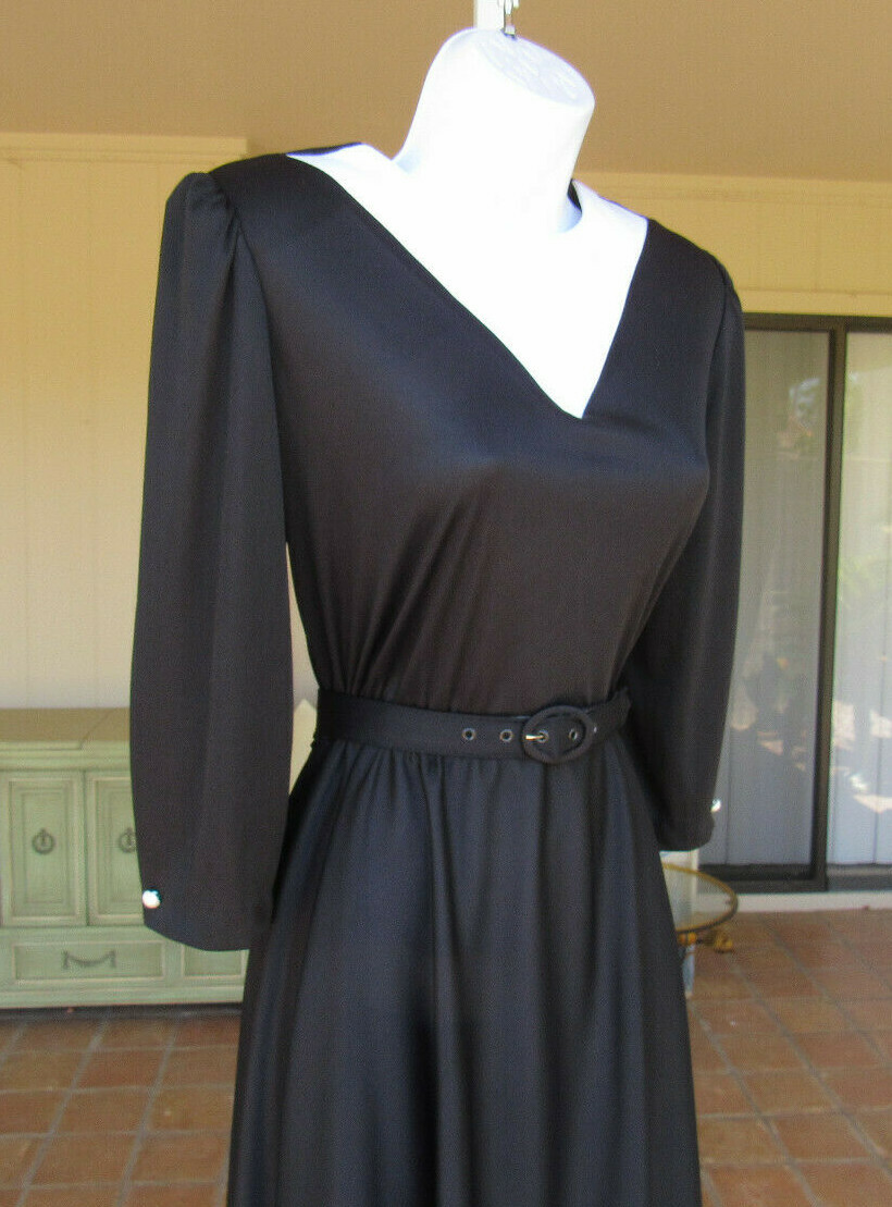 VTG 1960s WHIRLAWAY FROCKS BLACK DRESS & BELT SIZE 6P WHITE COLLAR POLY