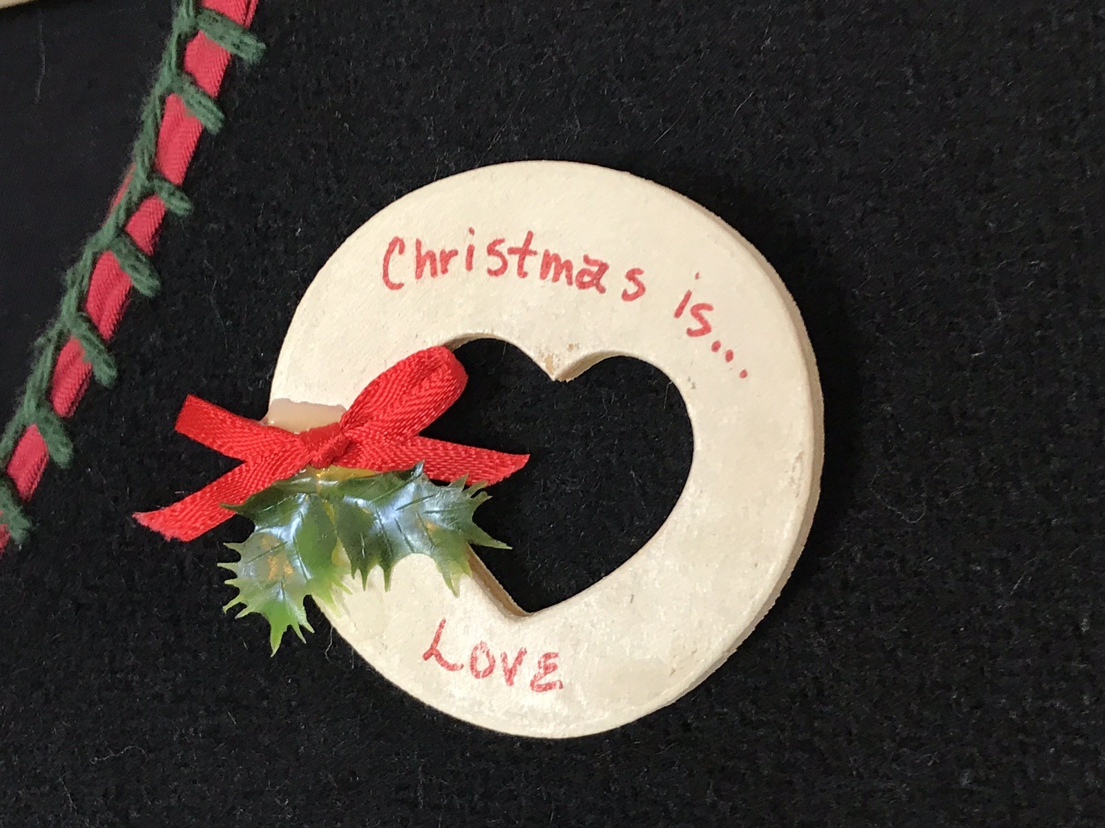 Vintage 1990’s Era CARROLL REED Wool Christmas Vest Button Wreath Folk Art Sz LG