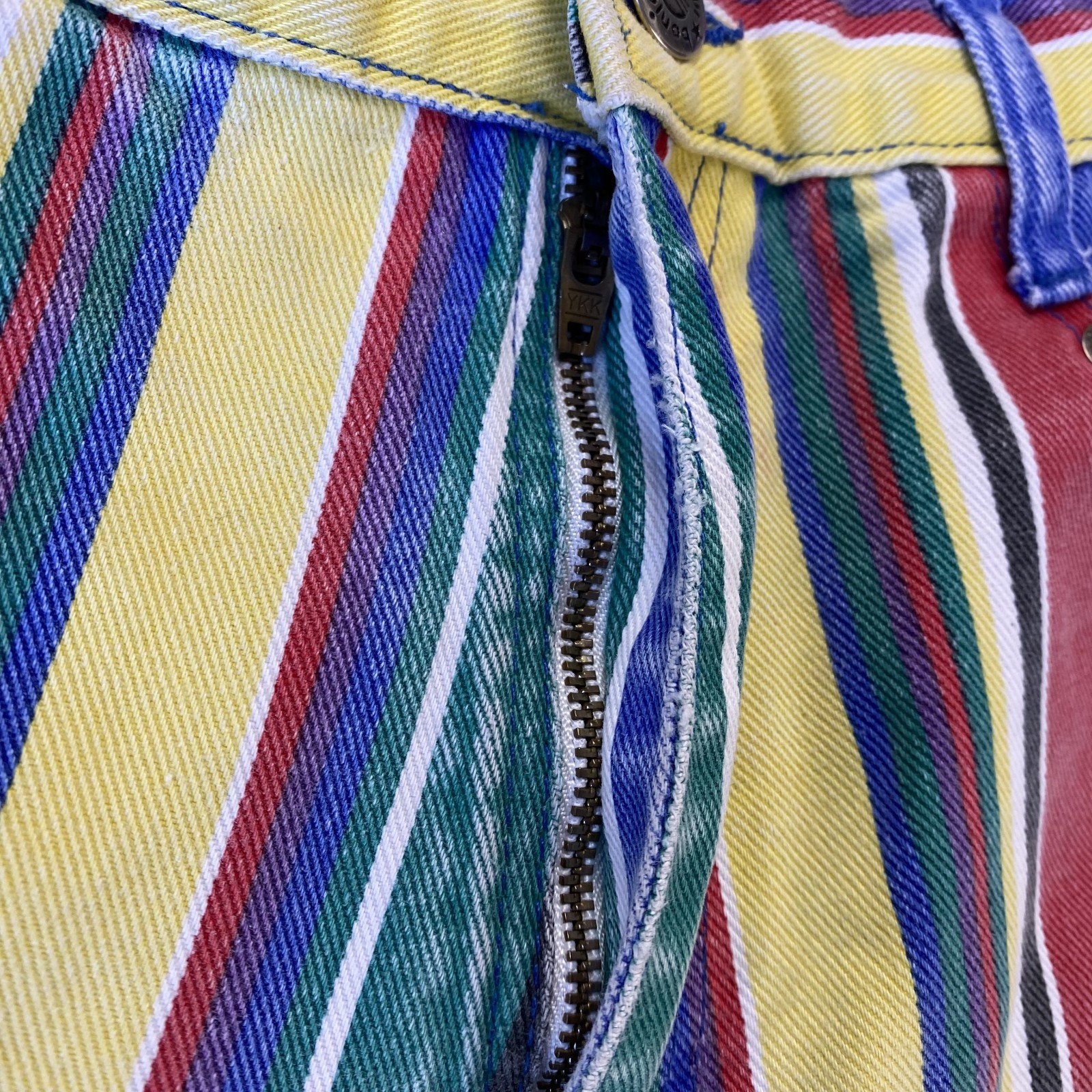 Vintage Bonjour Women’s Junior 9/10 Shorts Colorful Stripes Denim Jean Fray Hem