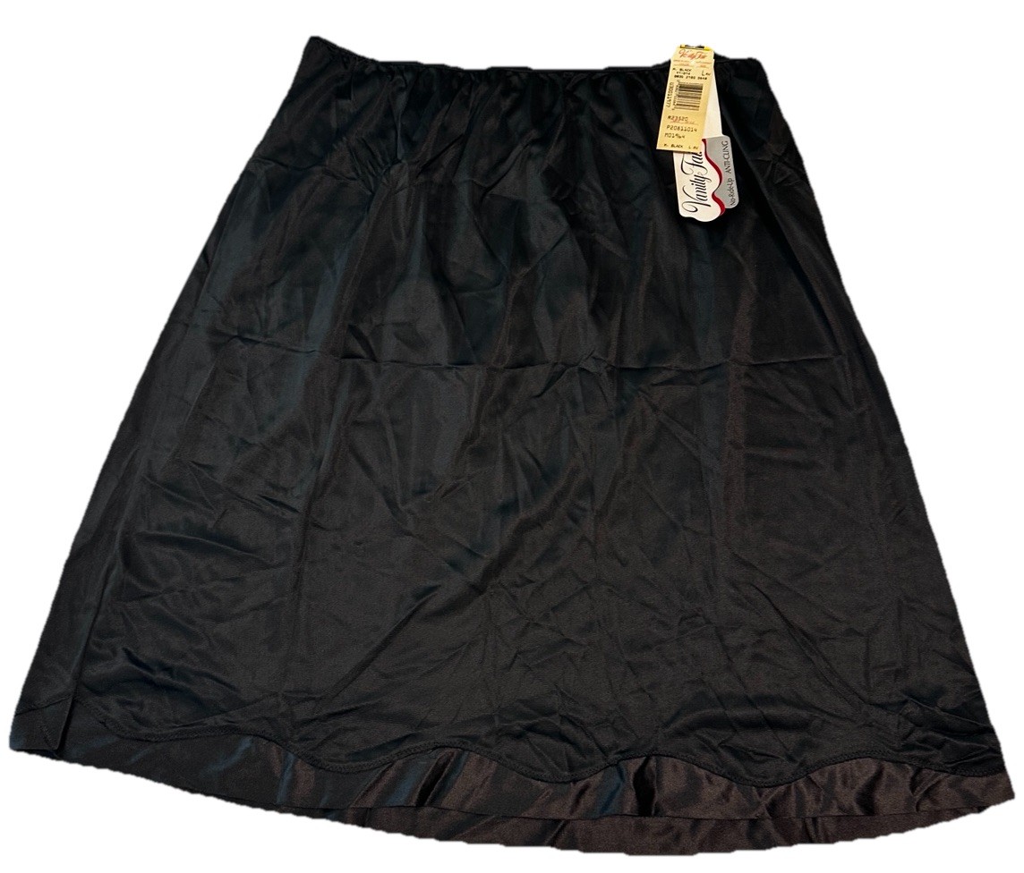 NWT Vintage Vanity Fair Large 22” Long SLIP Nylon Scallop Coquette USA