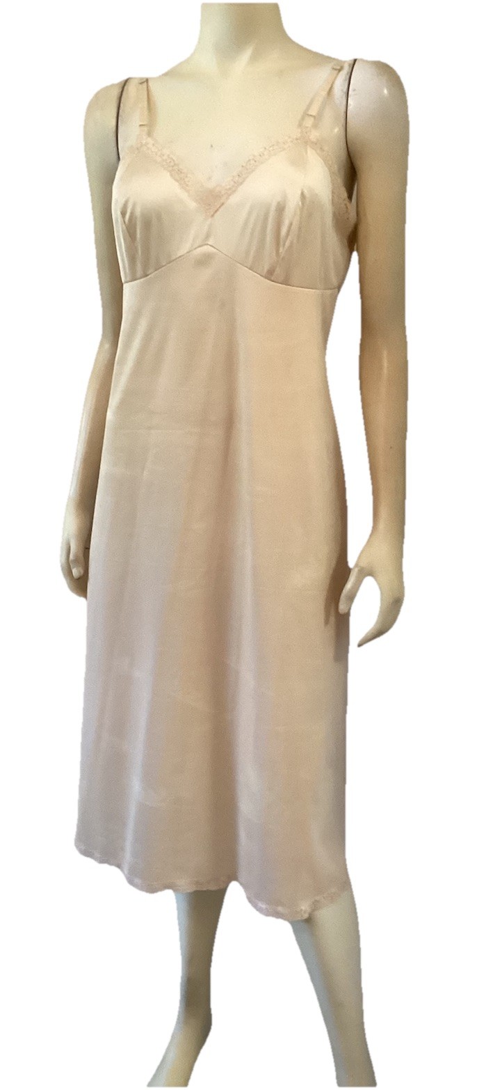 Vanity Fair WN FULL SLIP SZ 36TT LGTH 44” Beige Nylon Back Slit Lace Trim
