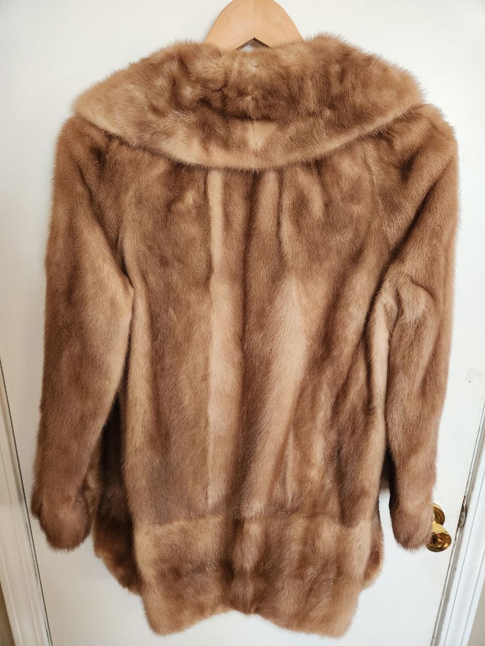 Womens Vintage Luxury Tan Mink Fur Coat EMBA Royal Alexanders Genuine Estate