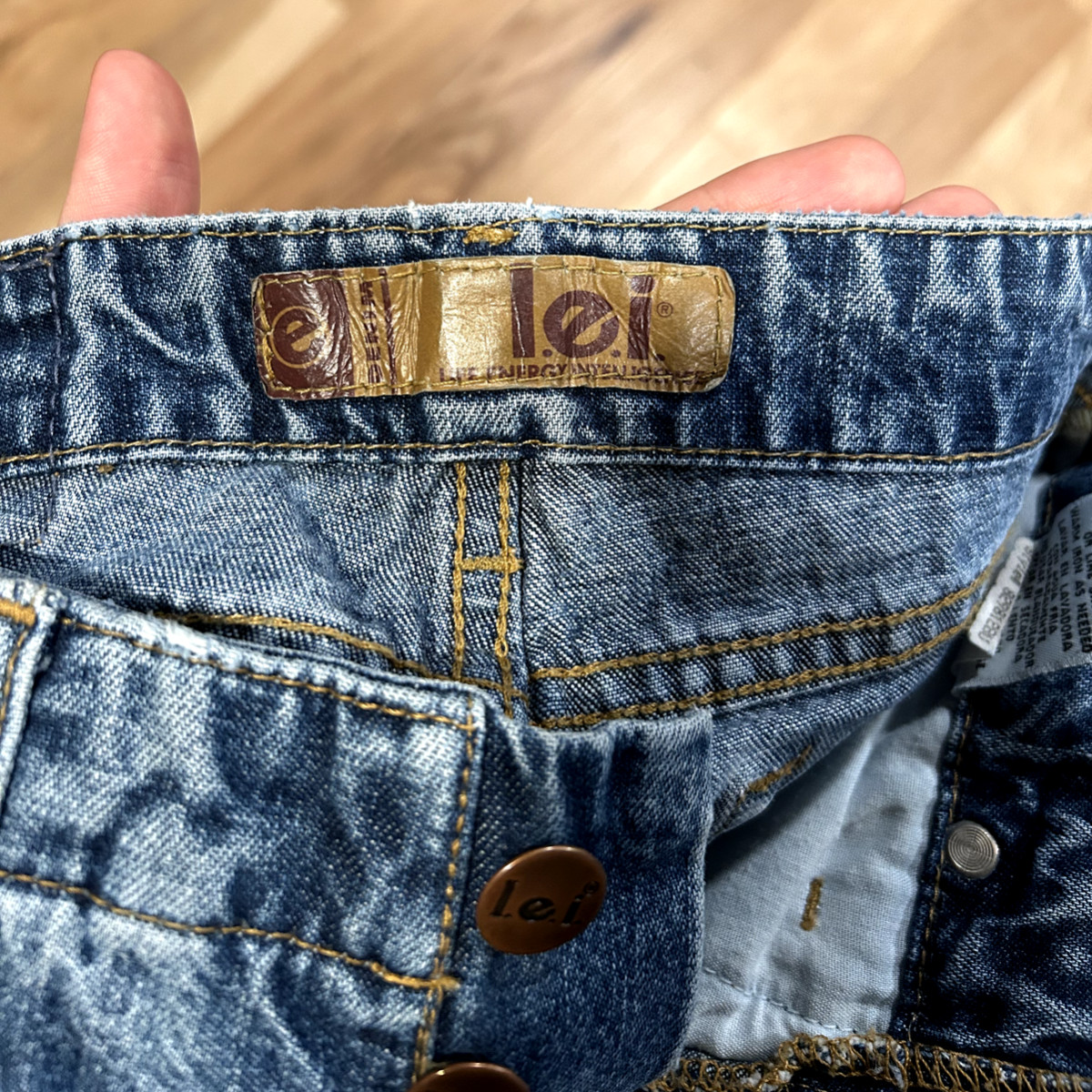 Vintage Y2K LEI Cropped Jean Capris With Button Fly Medium Wash Low Rise Size 5