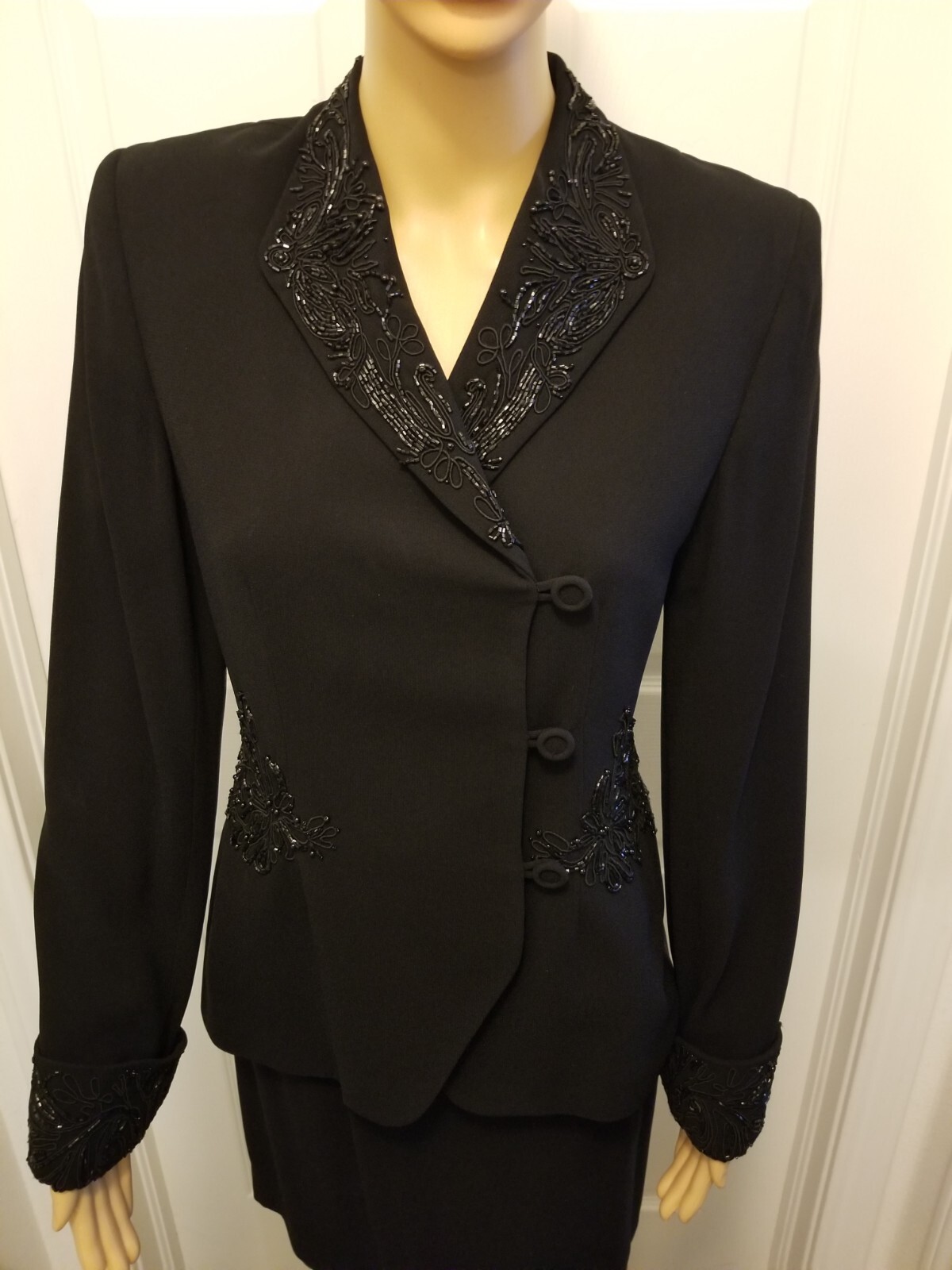 Vintage 1980s Anne Klein II Black Crepe Beaded Jacket & Skirt Suit – W Size 6/8