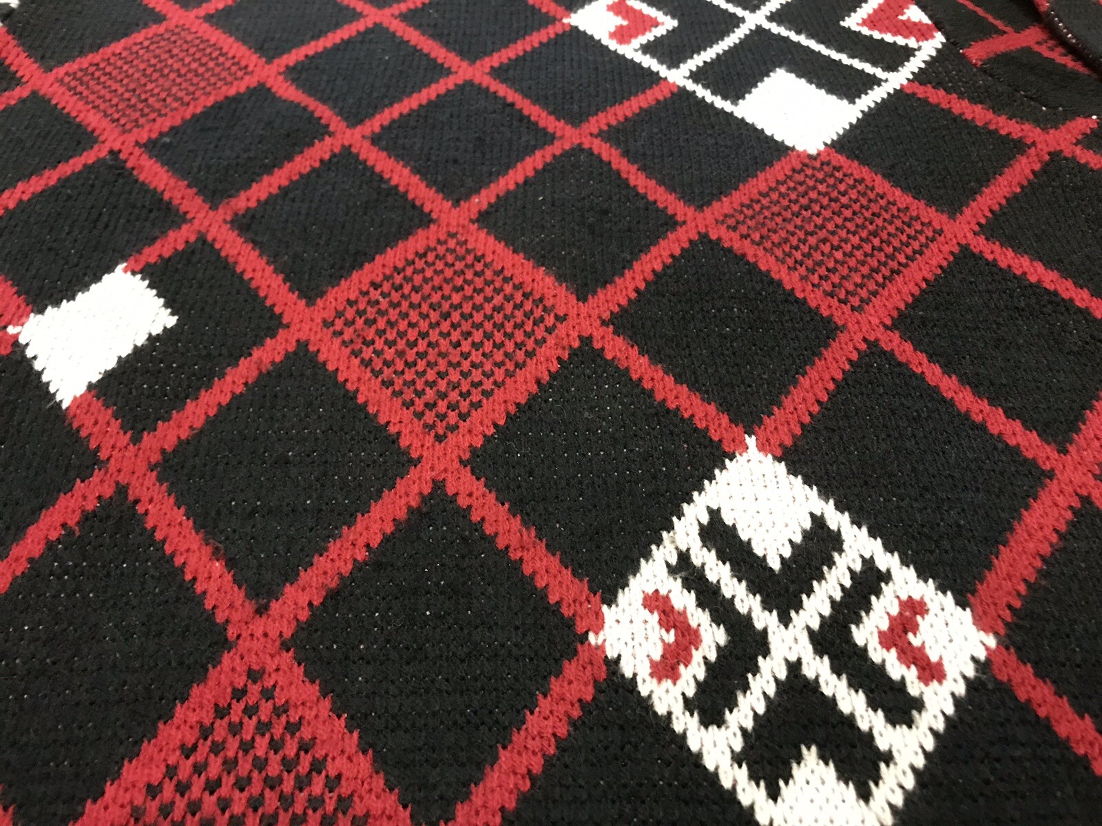 Vintage Suburban Petites Crewneck Sweater Red Black Geometric Pattern Large