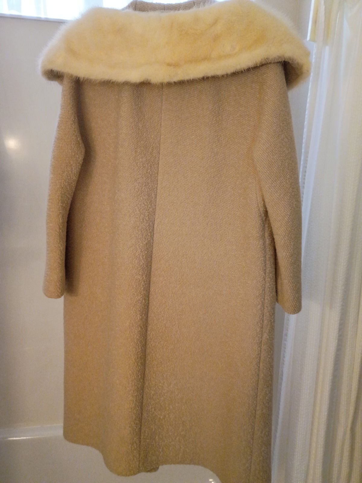 Vintage „A Siari Original Beige Tweed Coat With Authentic Mink Collar