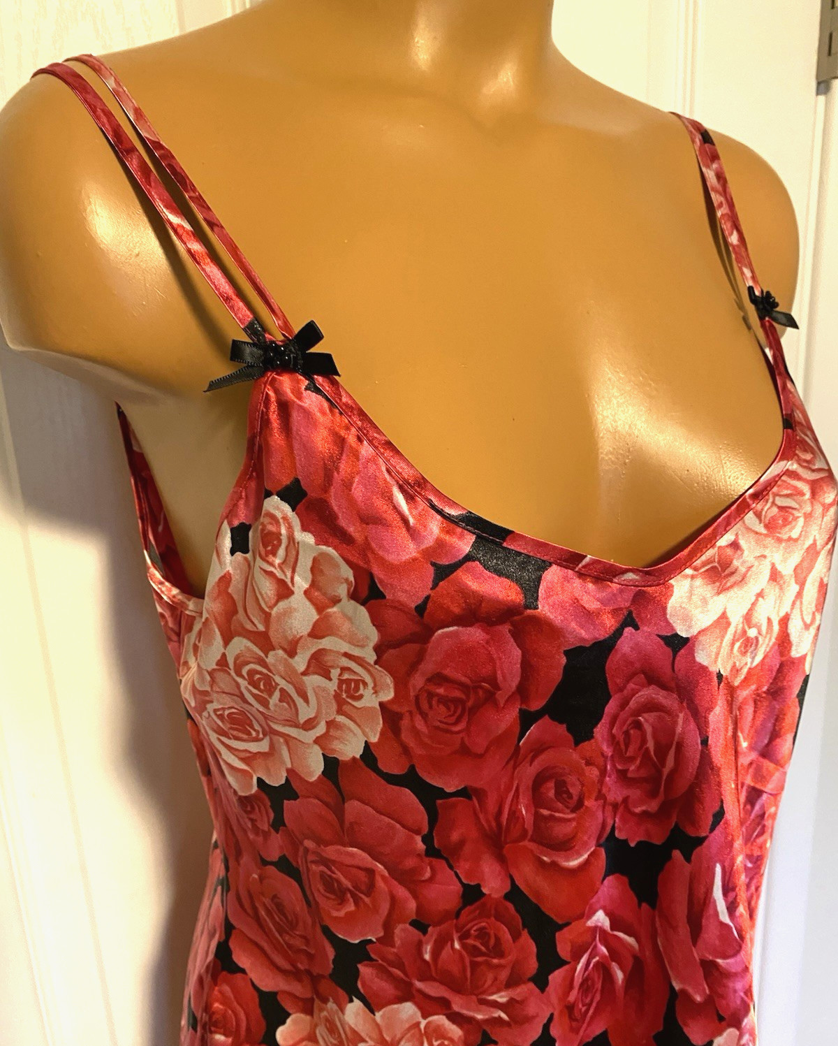 VTG Y2K SABRINA LINGERIE RED FLORAL SATIN W/ STRAPPY LOW BACK NIGHTGOWN SZ M