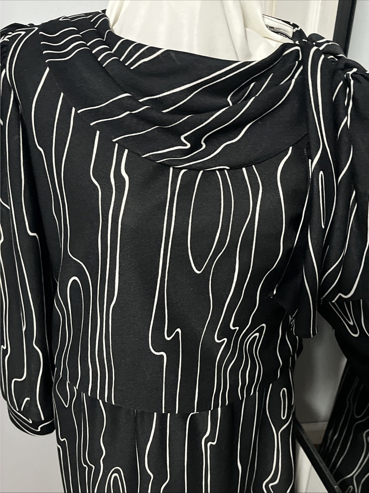VINTAGE TJUNIORS FABULOUS BLACK WHITE DRESS ABSTRACT 8/10