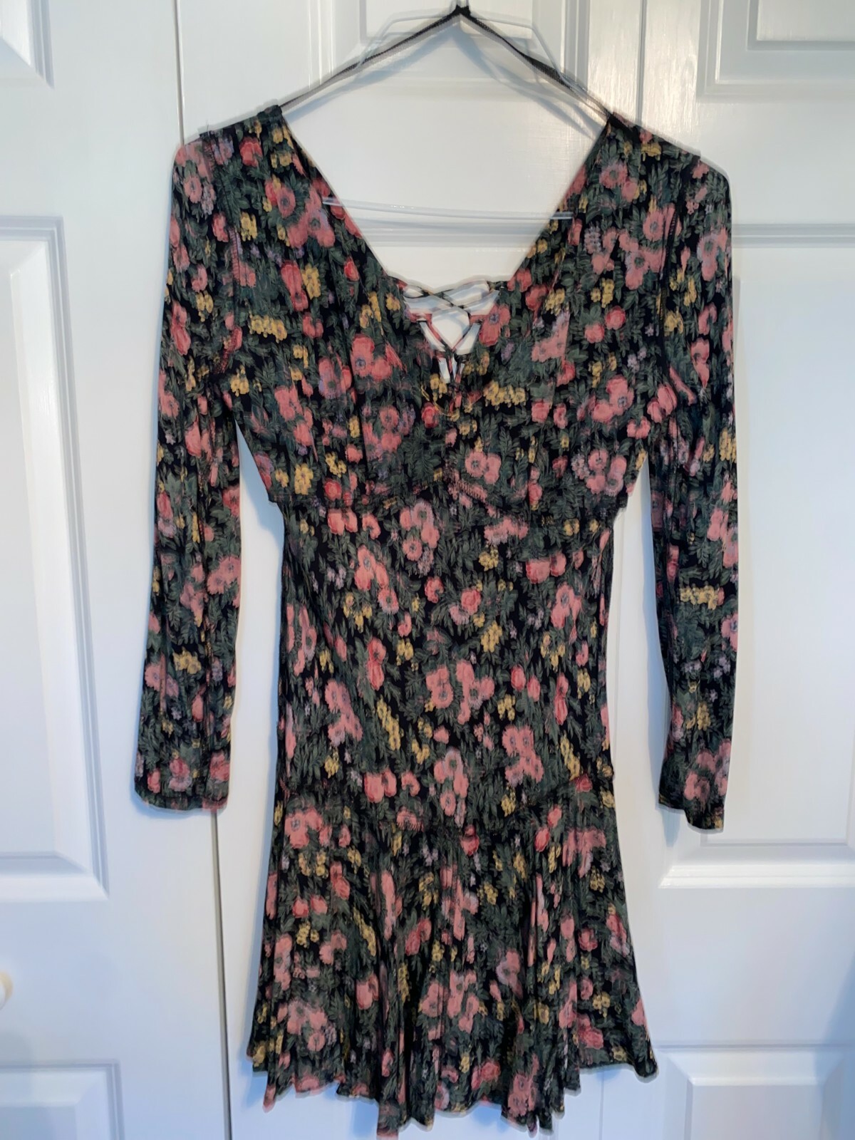 Mica vtg 1990s V-neck V-back short flirty fitted dress black pink flowers Sz M 8