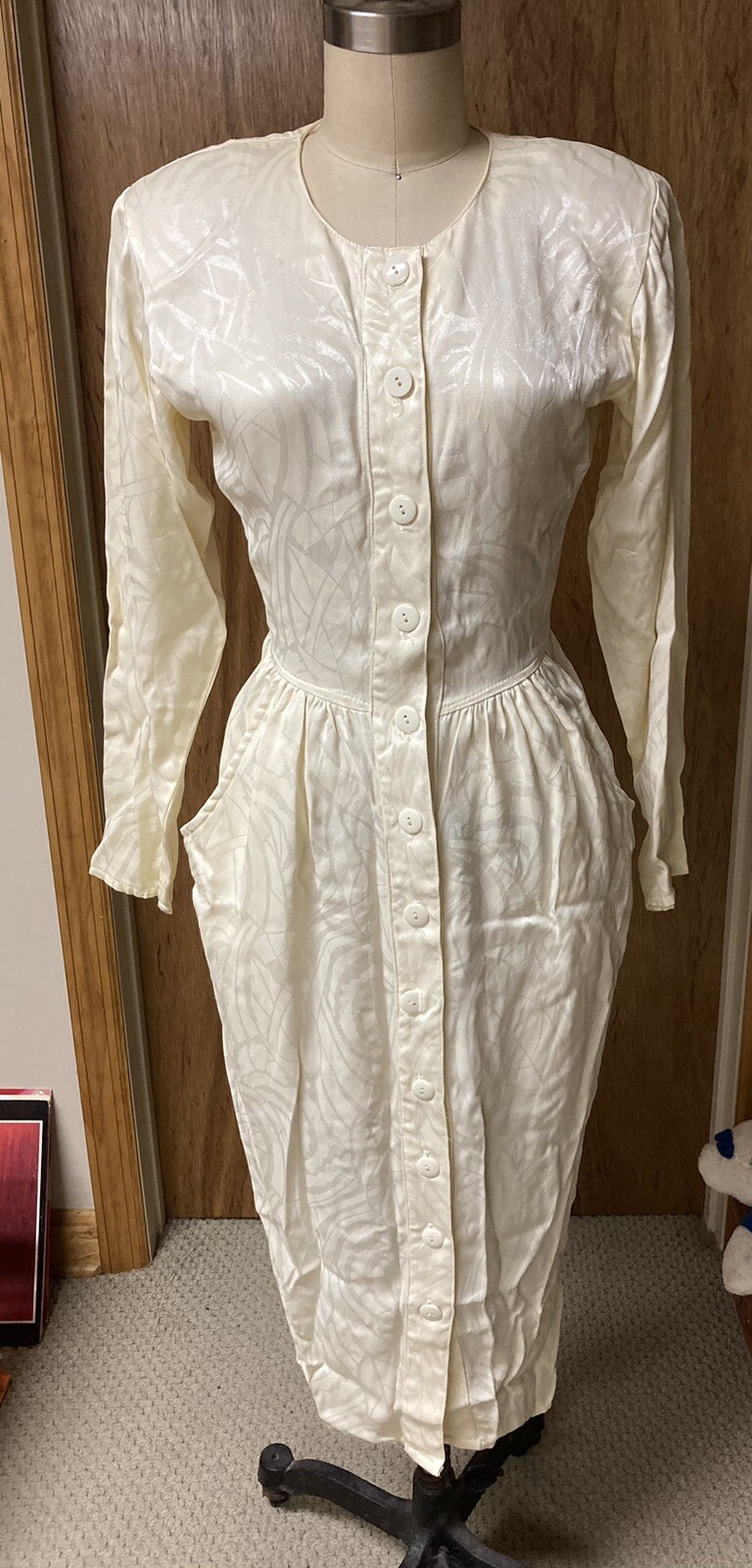 Vintage 90s  White Cream Silk-like Dress.size 3 buttons down the front 