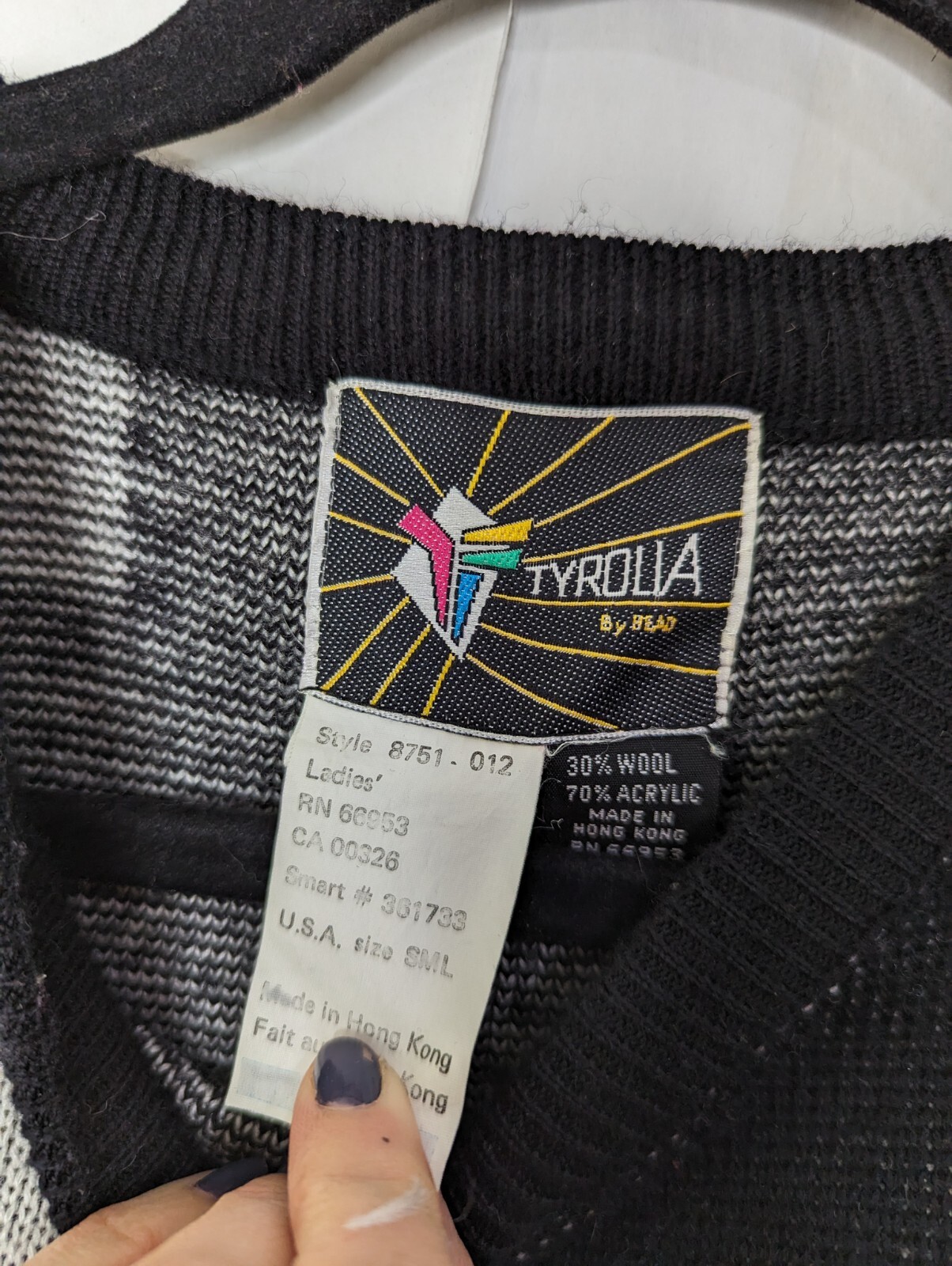 Tyrolia by head Vintage Women’s Ski Sweater 80s Black White Size Small