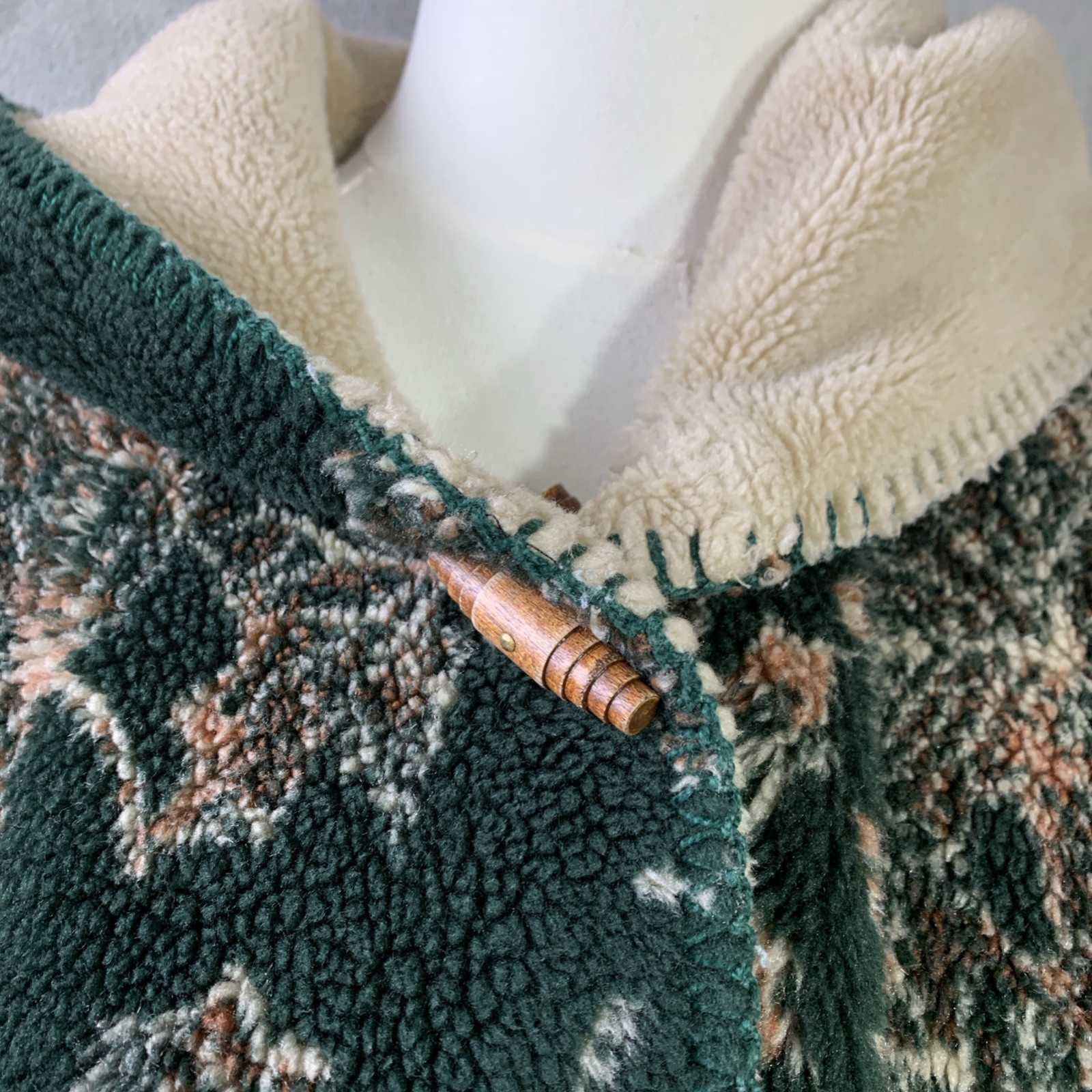 VTG Denali Reversible Fleece Coat Dark Grn Maple Leaves Tan Wood Toggle Buttons