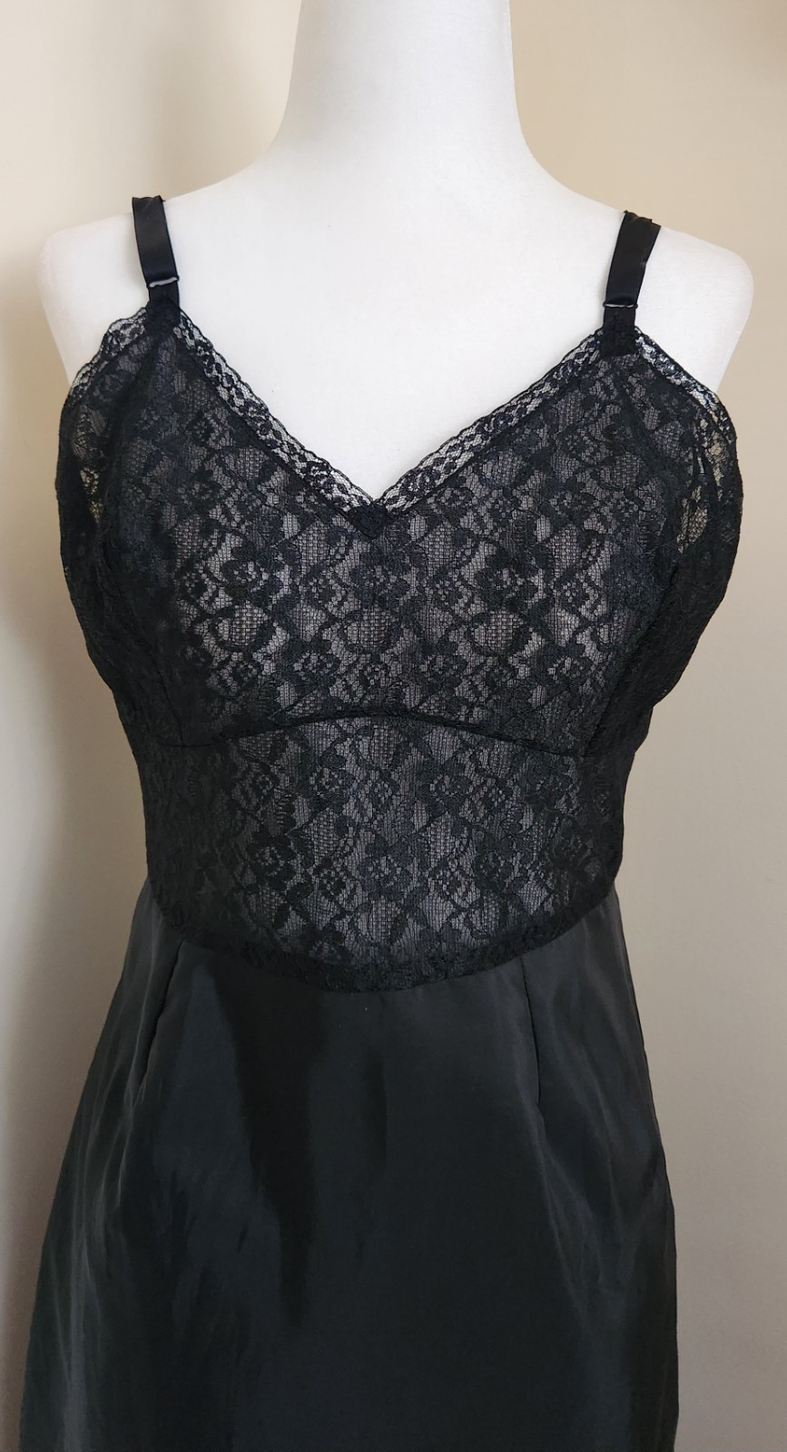 True vintage 1950s ST.MICHAEL black lace & nylon slip 38 B/28 W great condition
