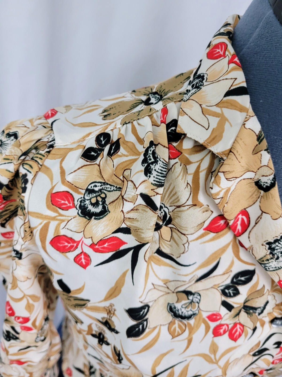 Vintage Levi Strauss Cream Blouse w Tan/Black/Red Florals Size 6