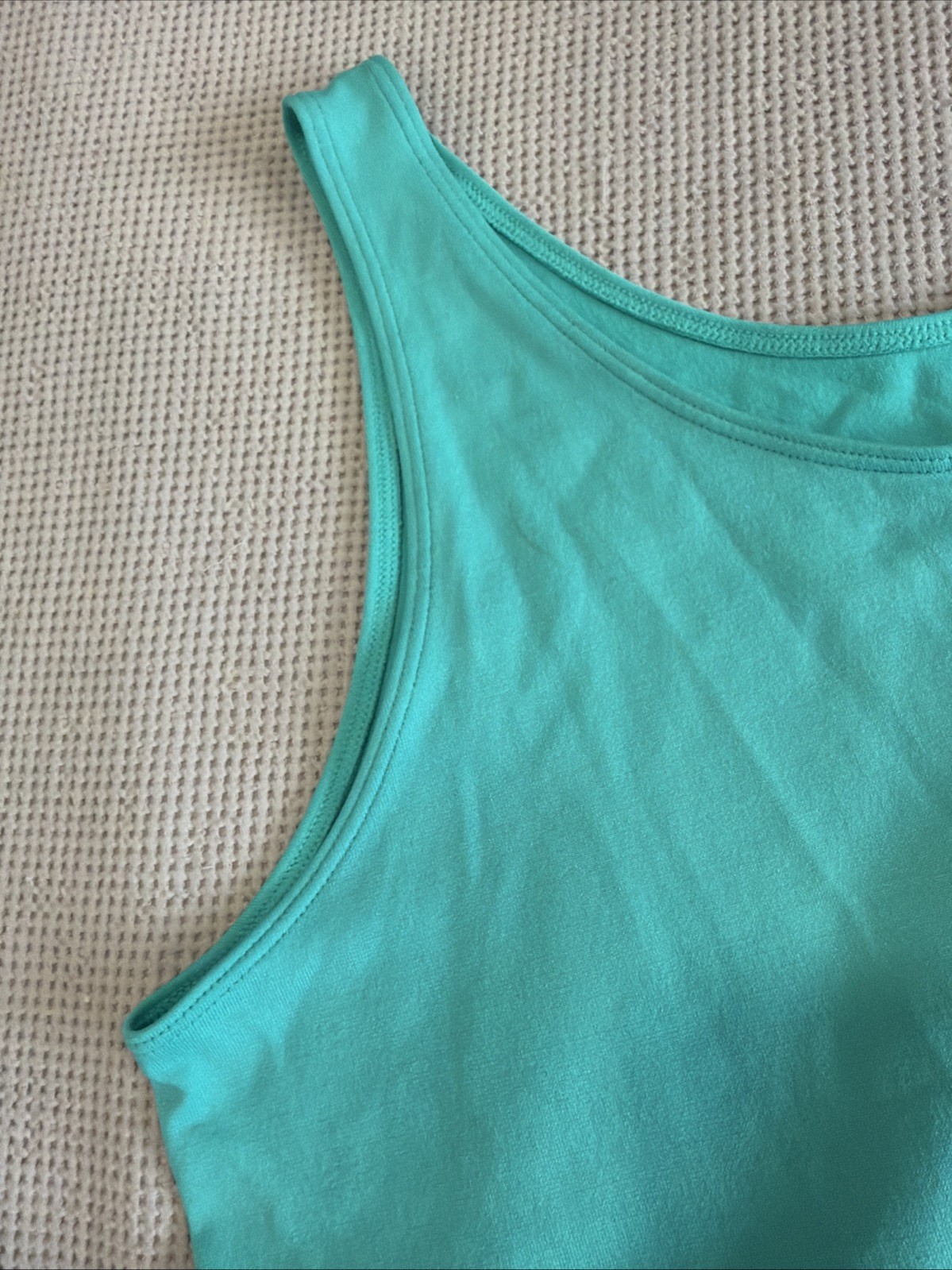 C Est 1946 Women’s Greene Undershirt No Seems Size 18/20 Wide ￼
