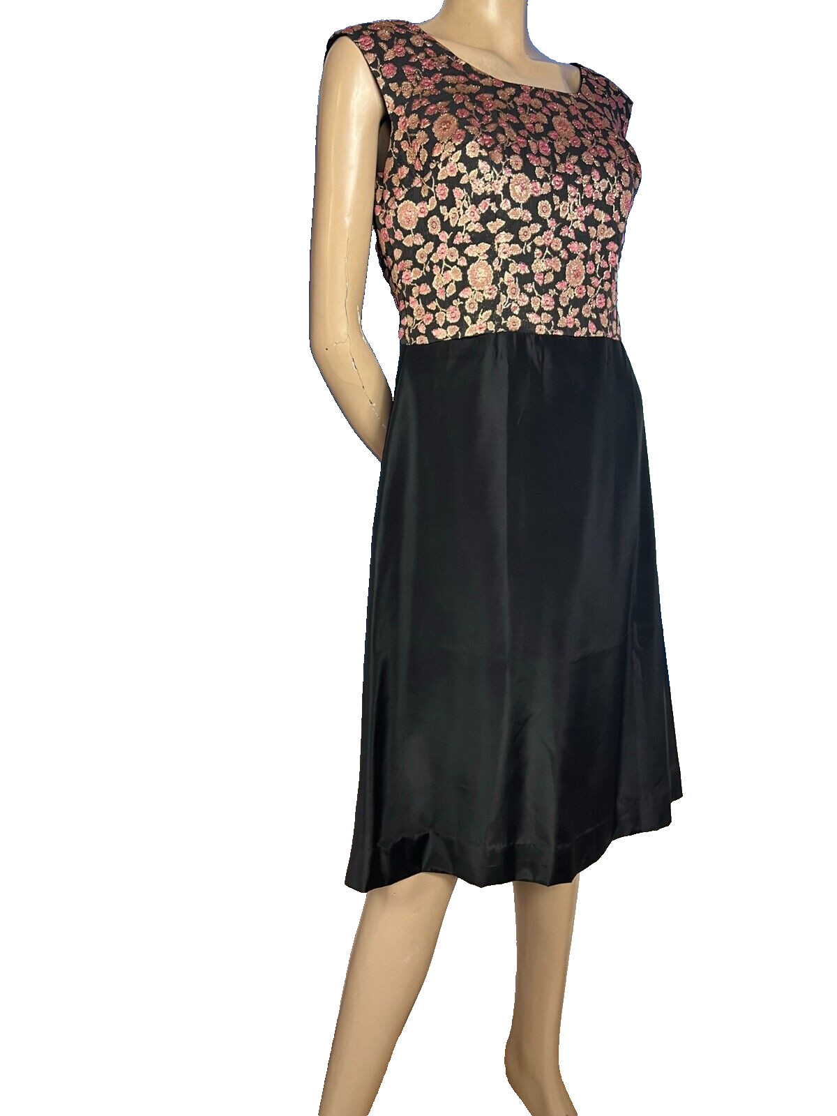 Vintage 1960s Brocade A-Line Dress | Gold Lurex | Twiggy Style | 38-40 ✨
