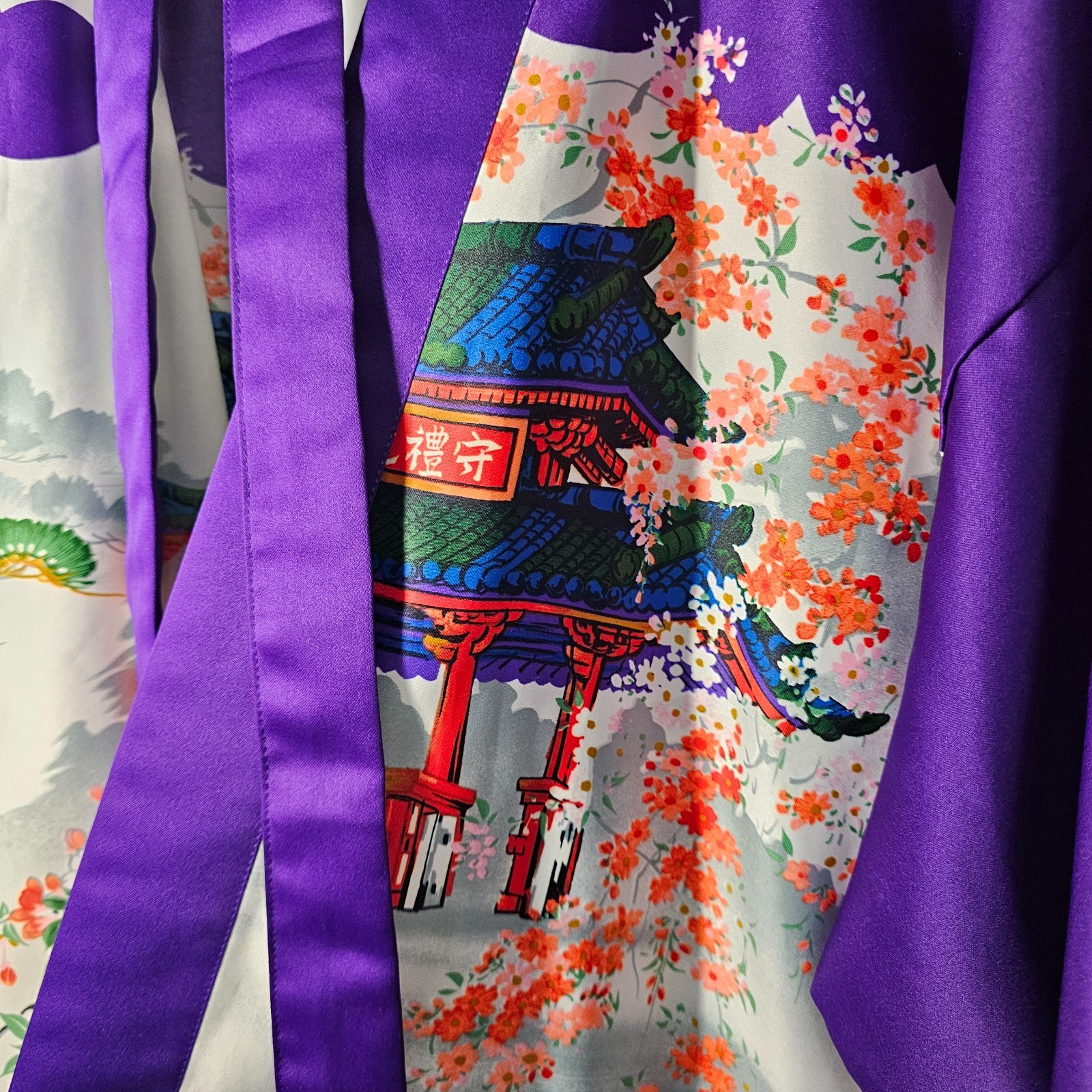 Vtg Ichiban Japanese Kimono Robe Purple Geisha Pagoda Satin NWOT Made in Japan