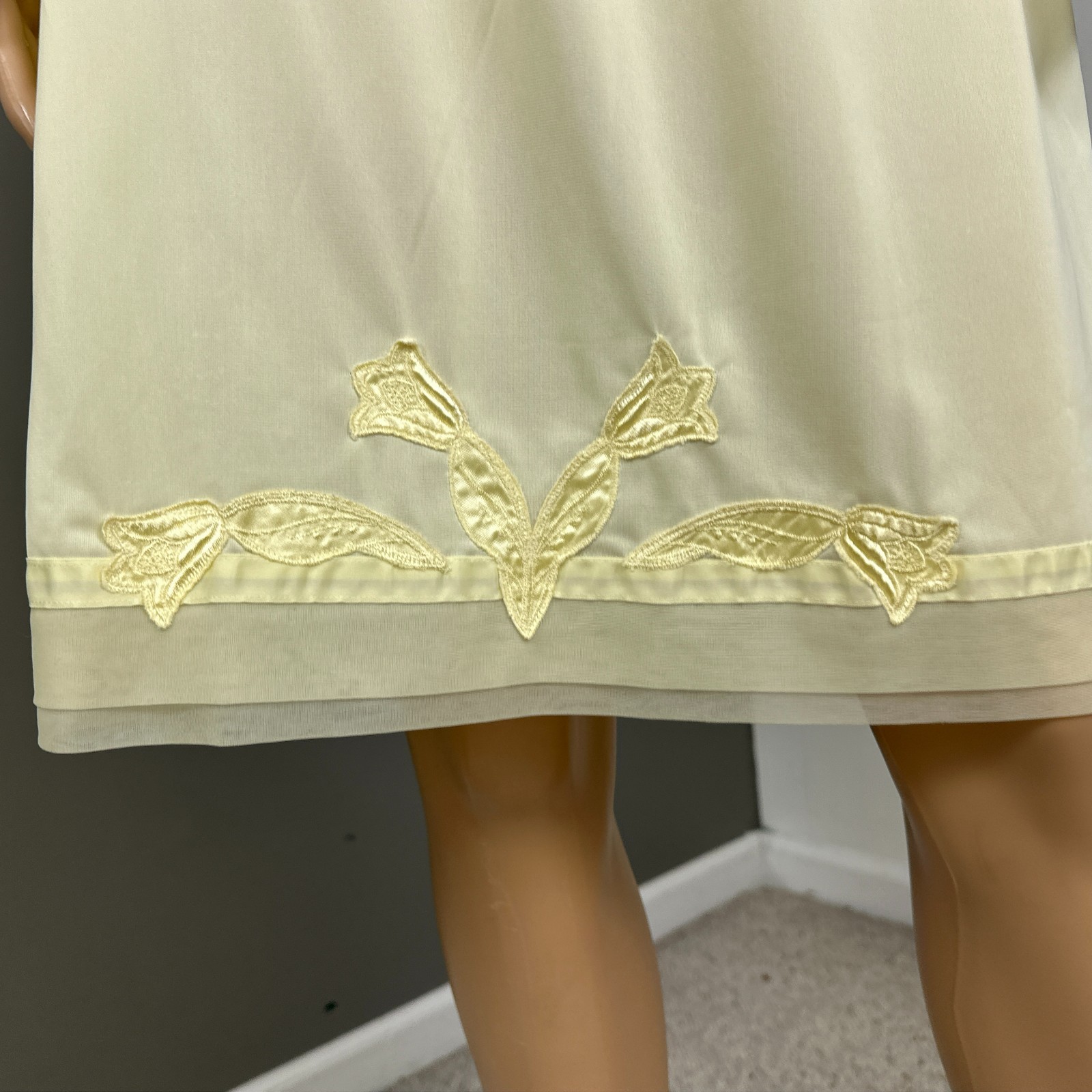 Vintage Lorraine Half Slip Large Butter Yellow Pillow Tab Applique Chiffon Hem