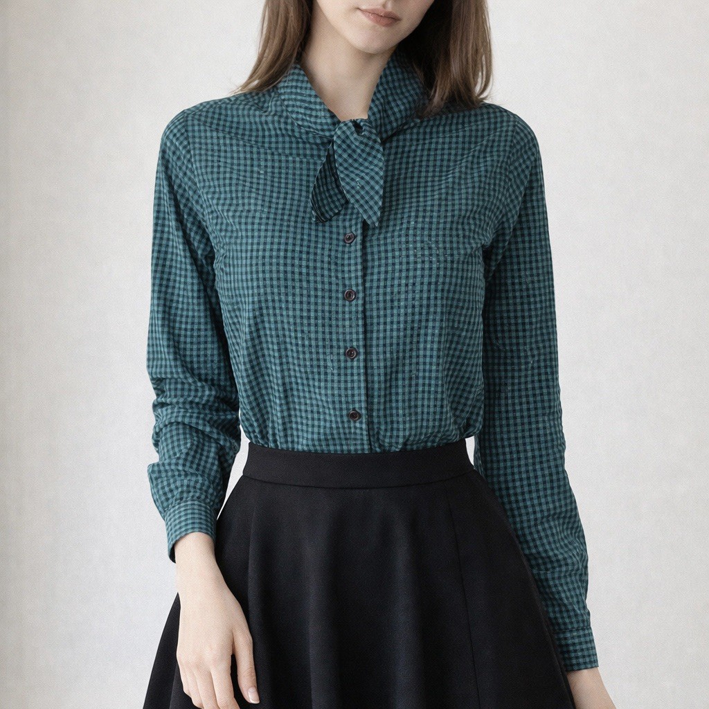 Vintage Women’s HUK A POO Button Down Tie Neck Blouse Size 13 Black/Green Plaid