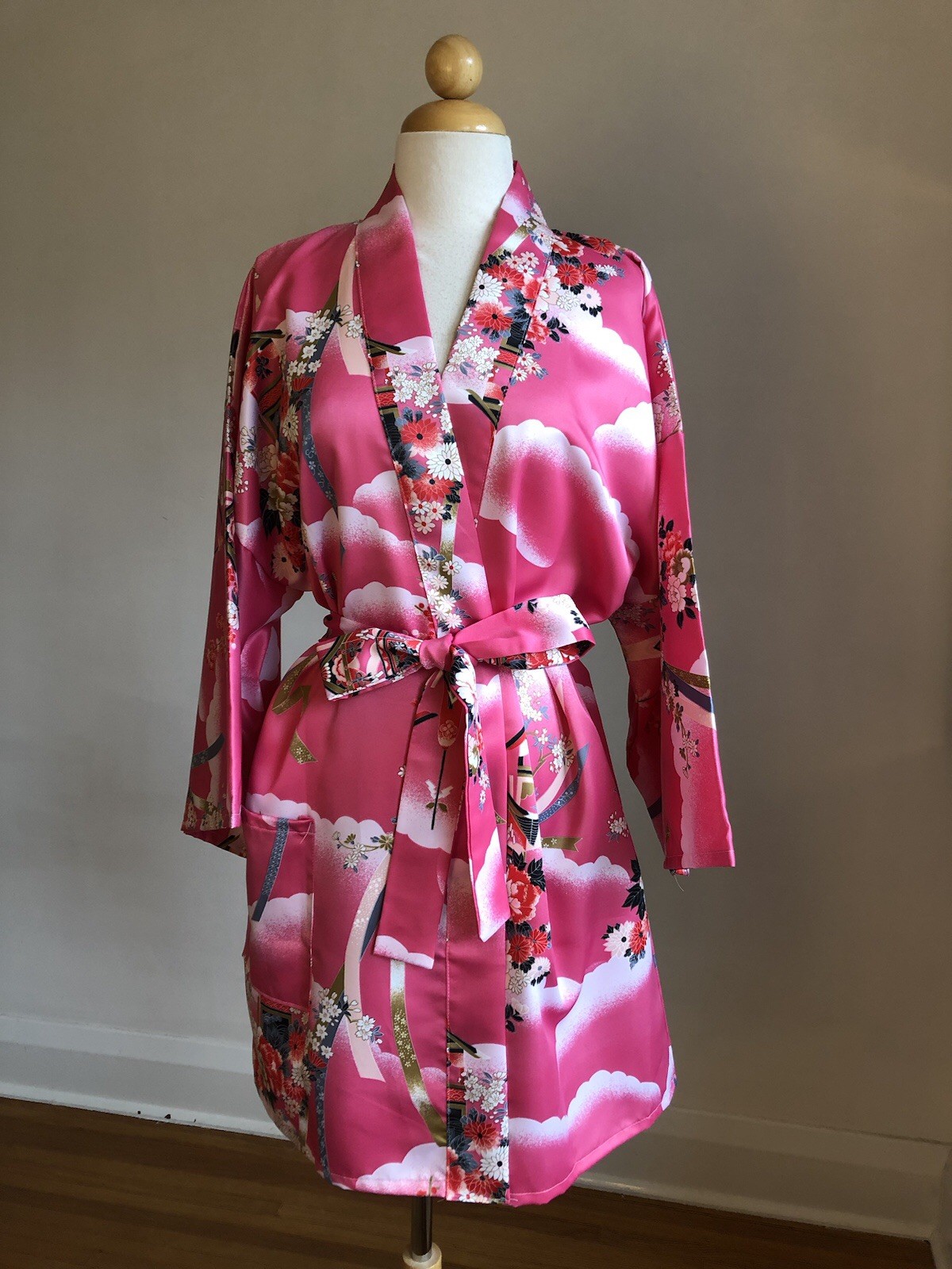 STUNNING VTG NWOT MAMKY Pink Floral Japanese Kimono Short Robe SZ O/S