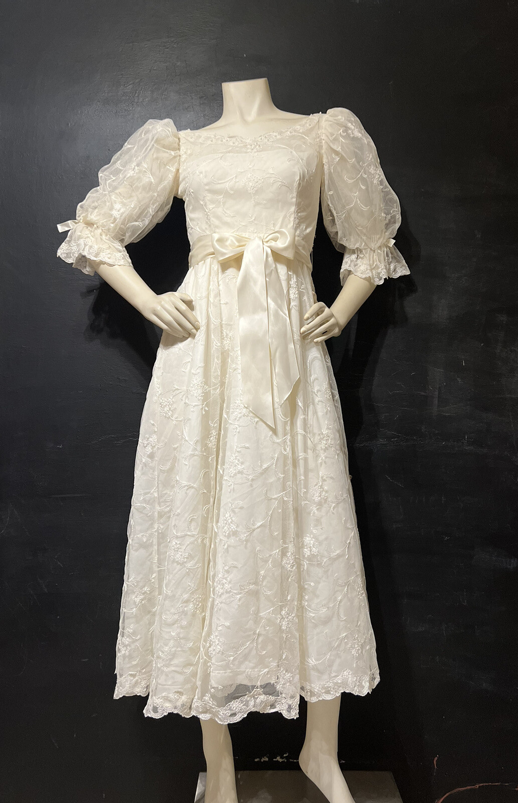 VTG 1980s ILGWU Lace Dress Square Neck Puff Sleeves Full Skirt Princess Style M