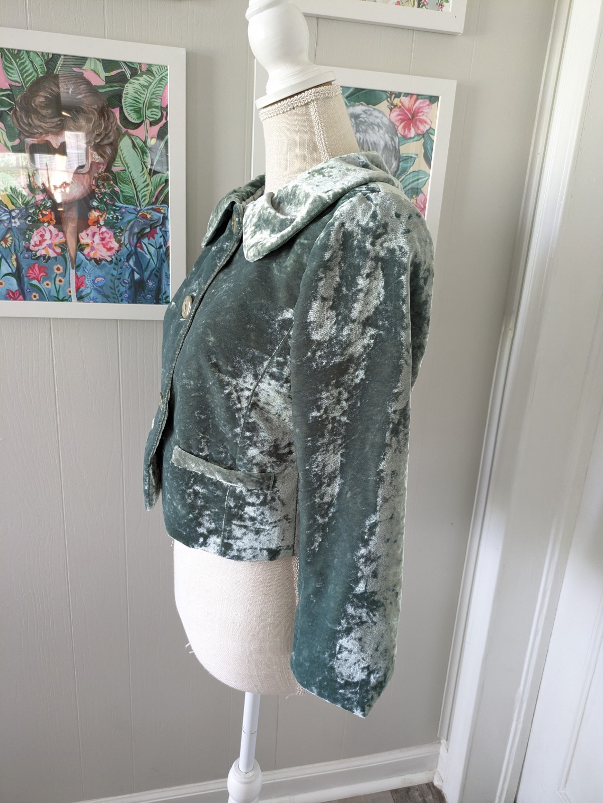 Vintage Bloomingdale’s Sage Green Crushed Velvet Peter Pan Collar Cropped Blazer