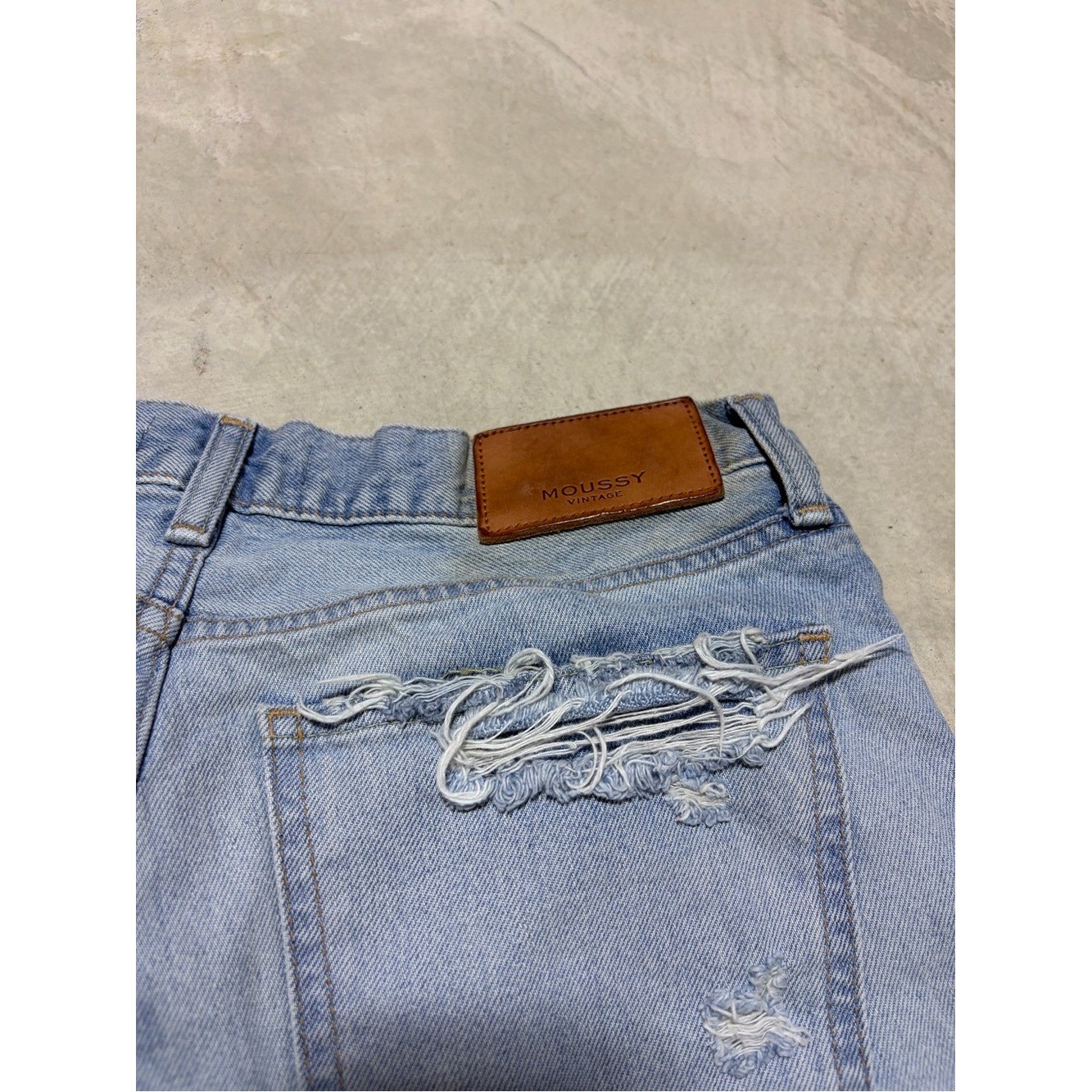 Moussy vintage cowhide leather Light Wash Distressed Denim Cutoff Shorts 28